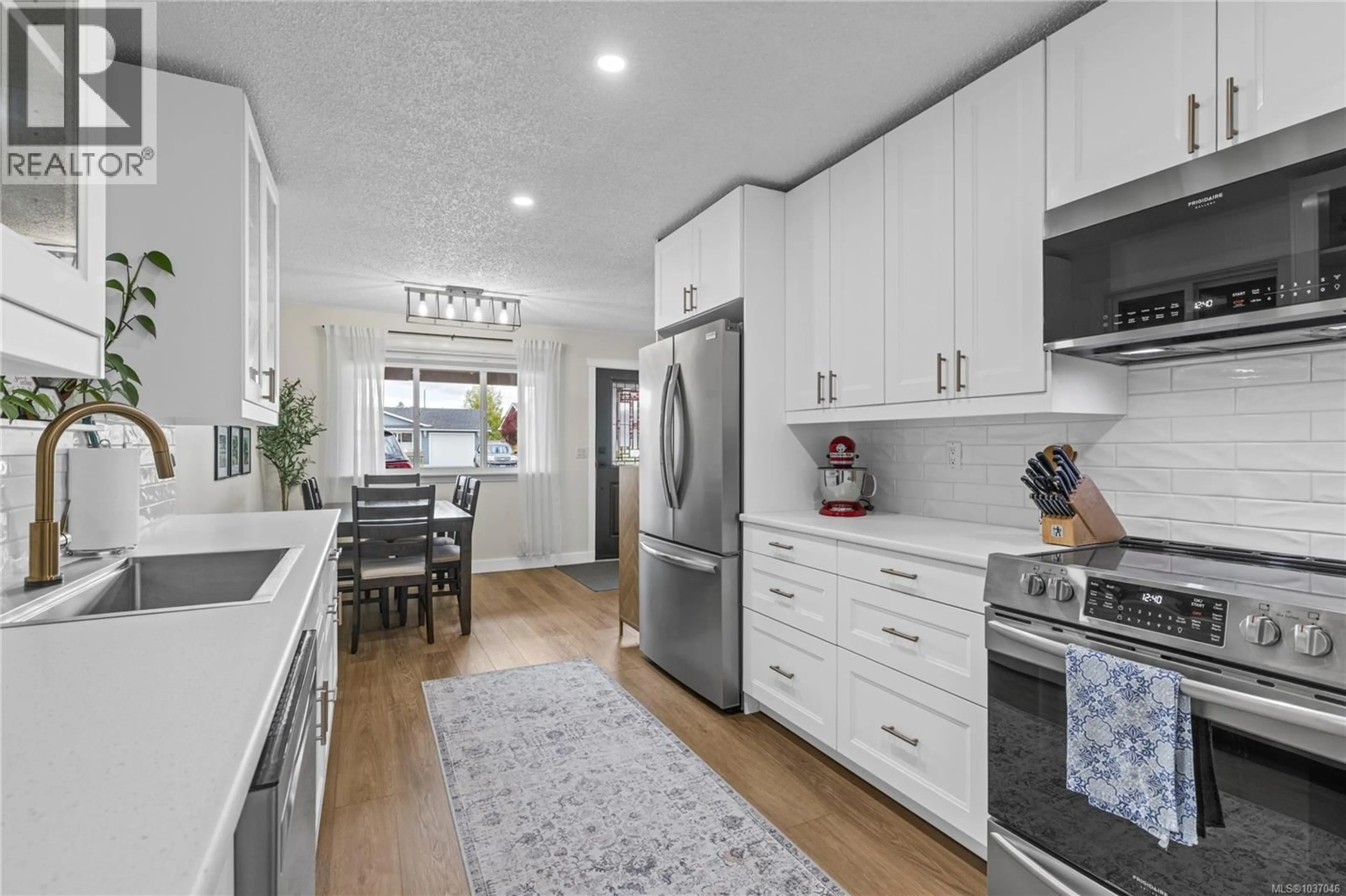 Open concept kitchen, unknown for 740 PHILLIPS STREET, Parksville British Columbia V9P1A7