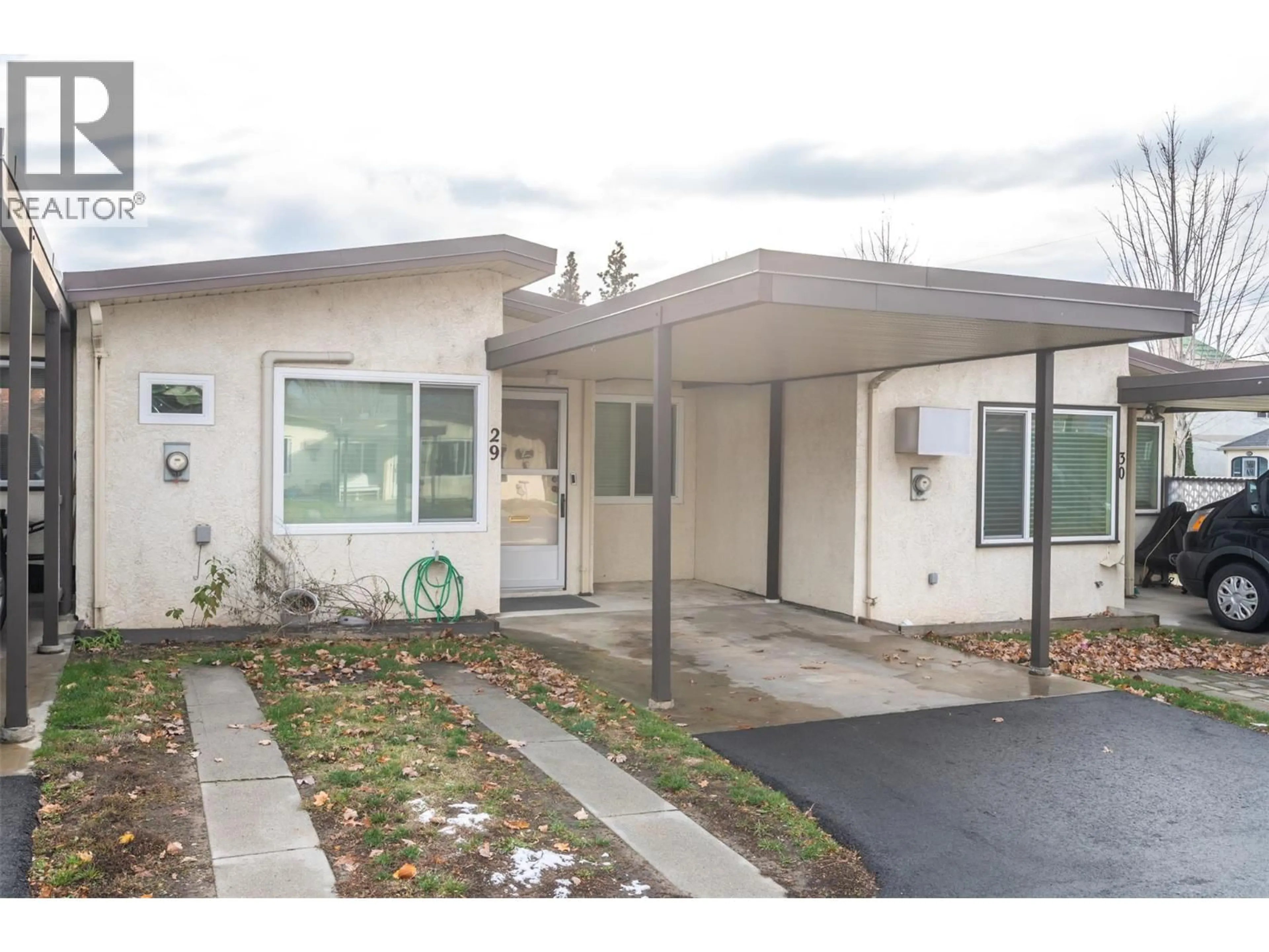 Home with vinyl exterior material, street for 29 - 854 MAIN STREET, Penticton British Columbia V2A5E4