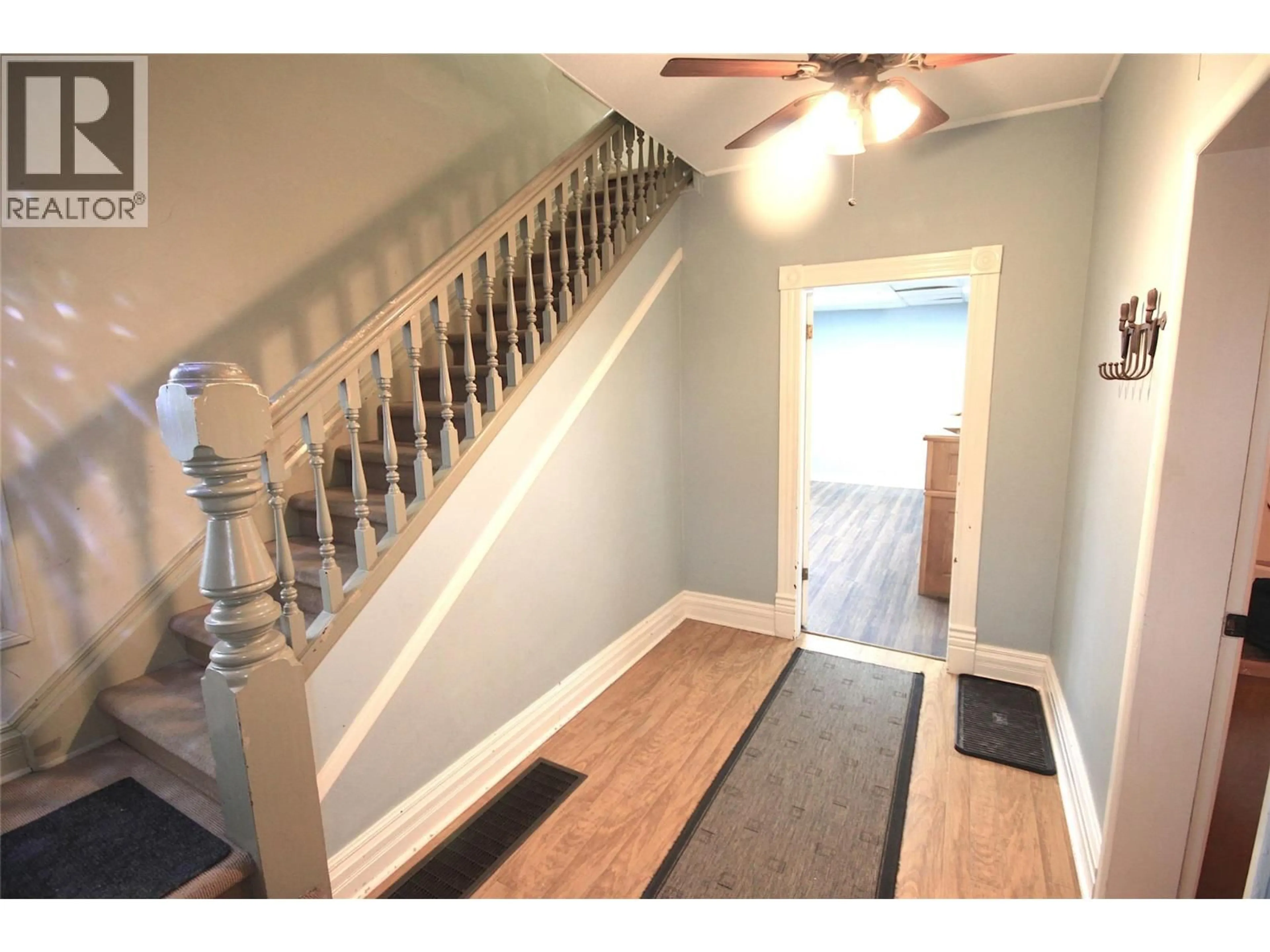 Indoor entryway for 3411 32 AVENUE, Vernon British Columbia V1T2M9