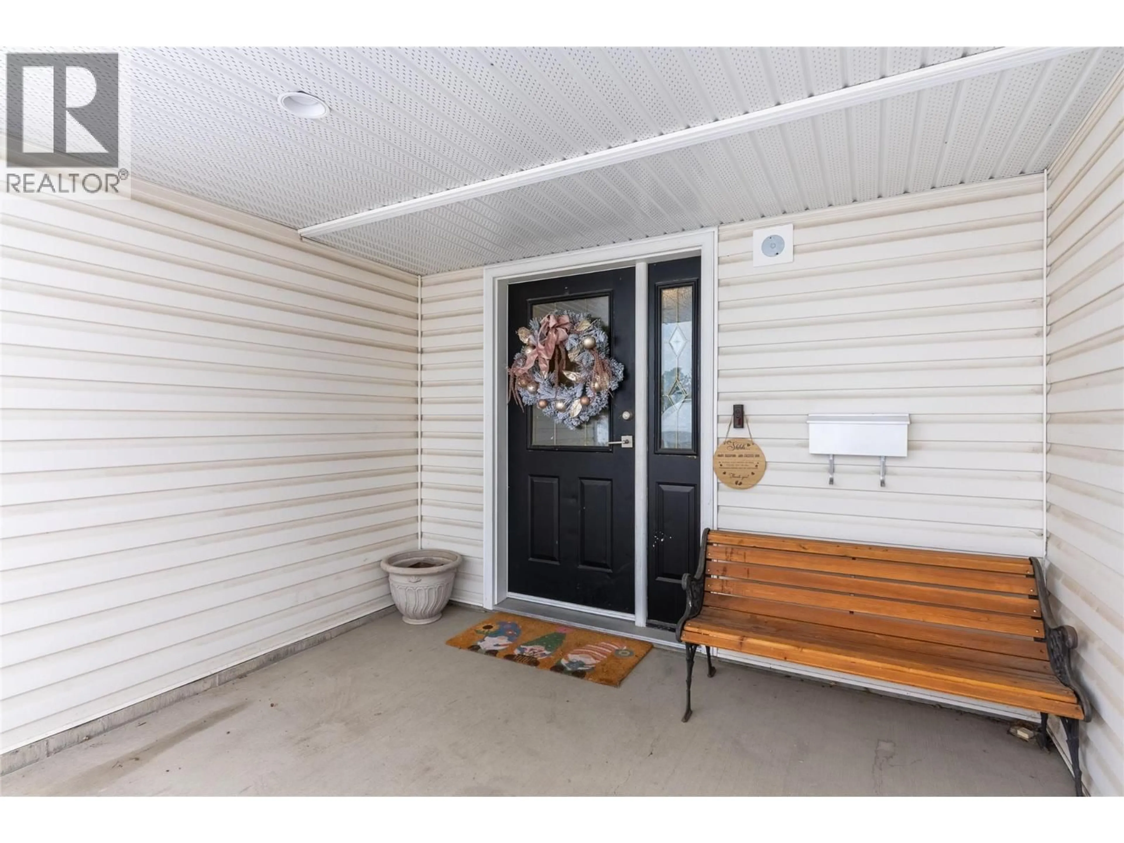 Indoor entryway for 651 DUNROBIN DRIVE, Kamloops British Columbia V1S1W2