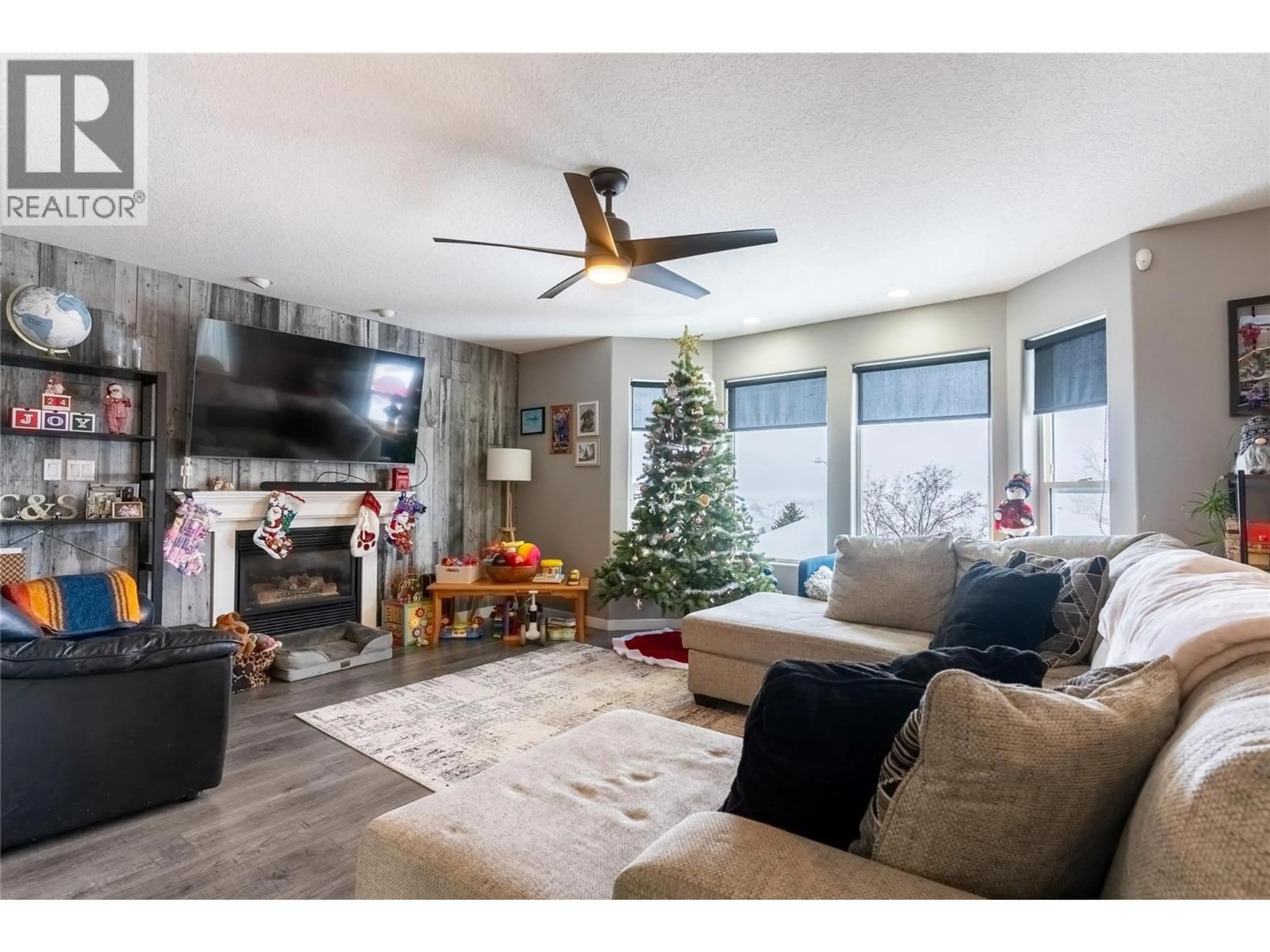 Living room with furniture, unknown for 651 DUNROBIN DRIVE, Kamloops British Columbia V1S1W2
