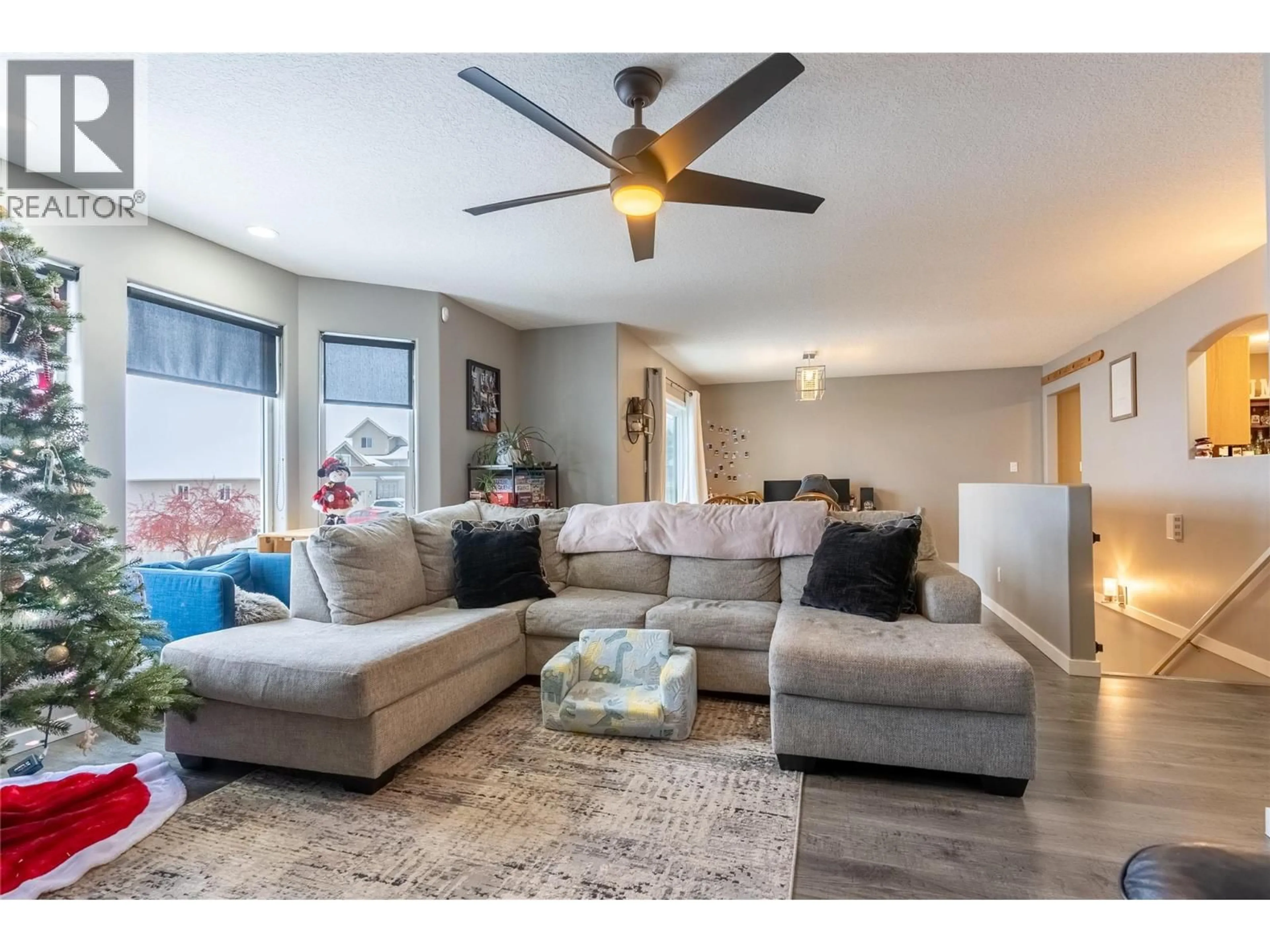 Living room with furniture, wood/laminate floor for 651 DUNROBIN DRIVE, Kamloops British Columbia V1S1W2