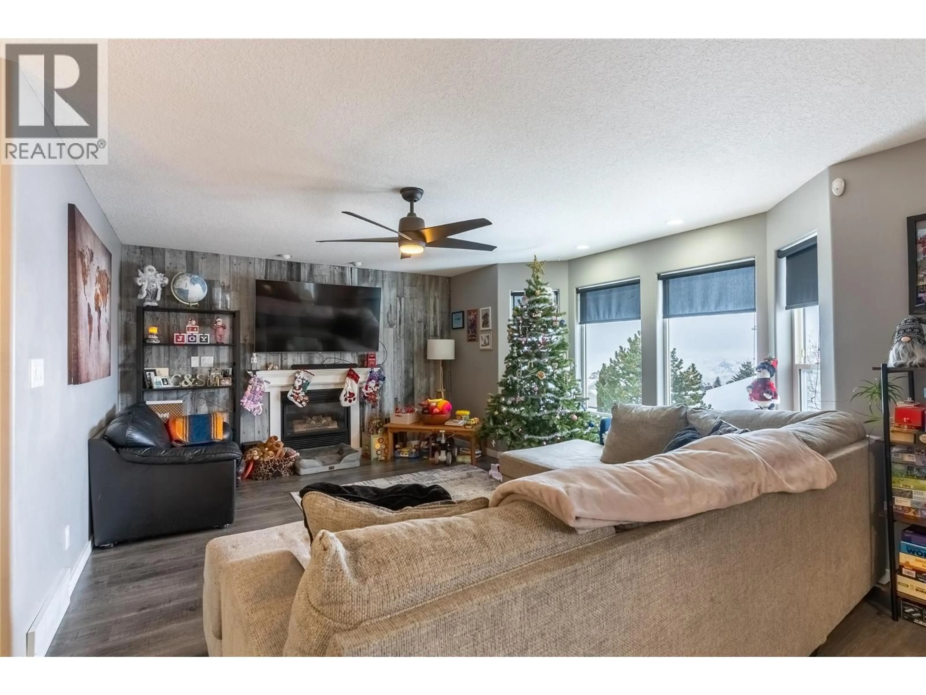 Living room with furniture, unknown for 651 DUNROBIN DRIVE, Kamloops British Columbia V1S1W2