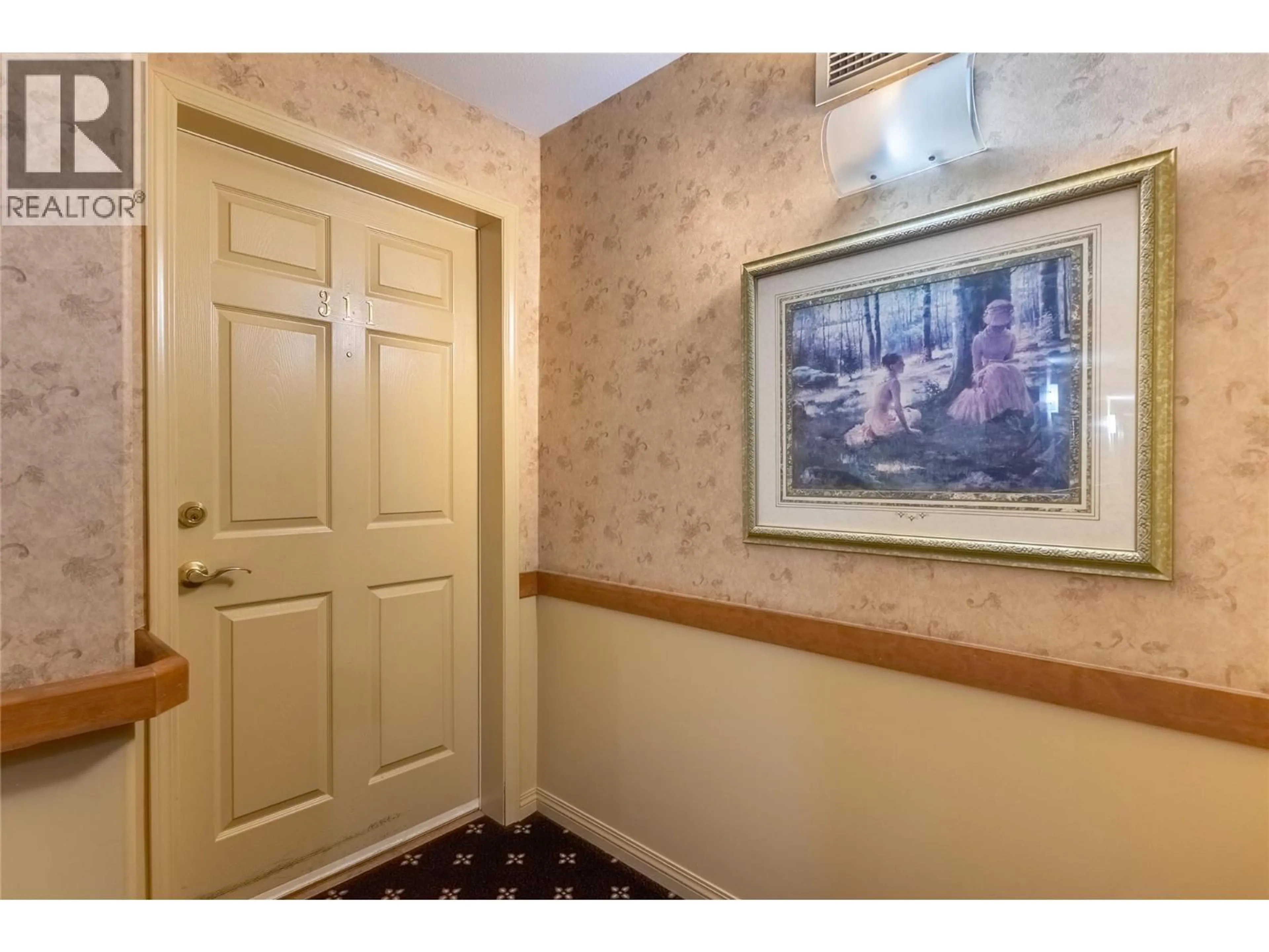 Indoor entryway for 311 - 120 VERNON AVENUE, Kamloops British Columbia V2B1L6