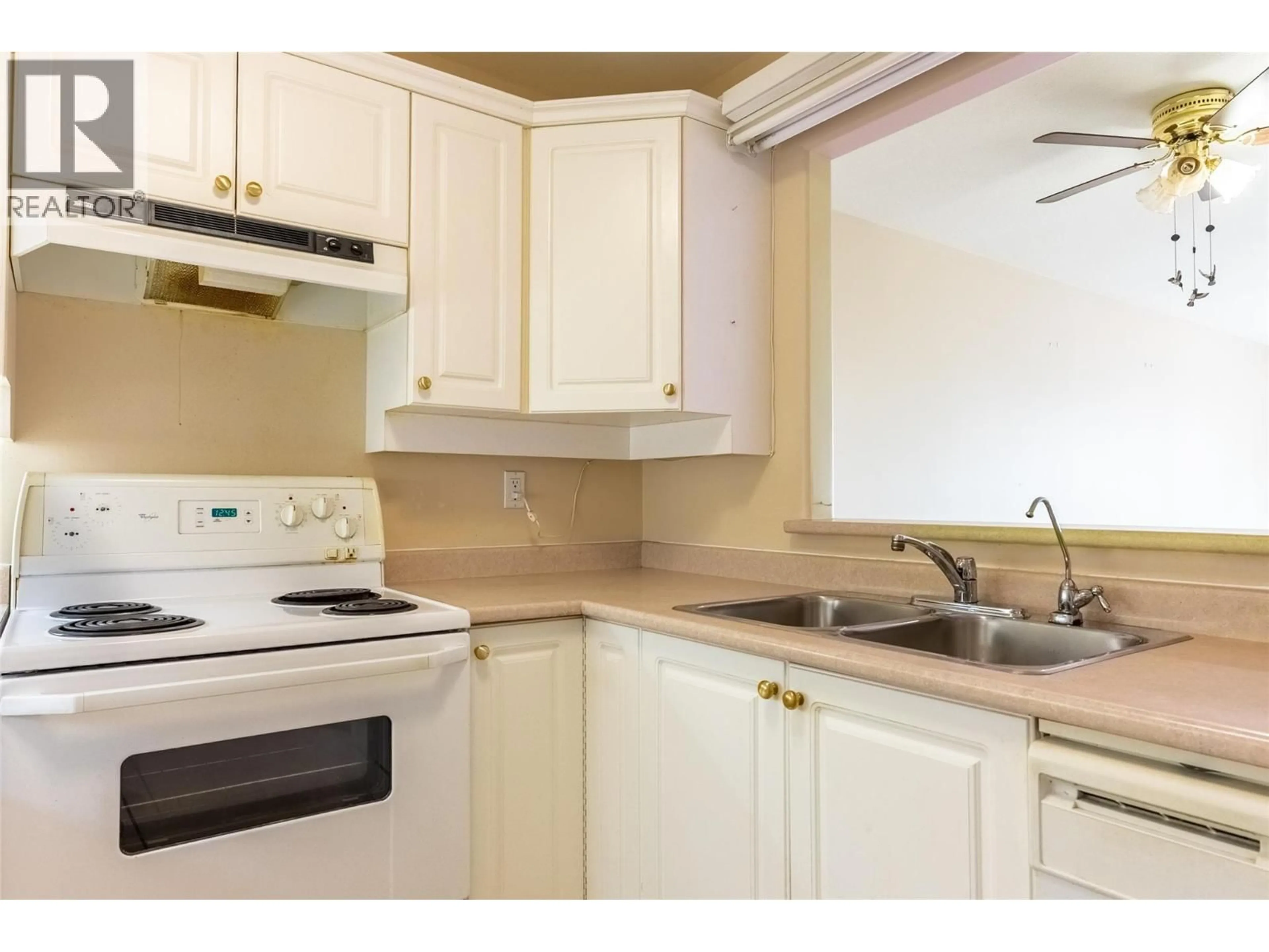 Standard kitchen, unknown for 311 - 120 VERNON AVENUE, Kamloops British Columbia V2B1L6