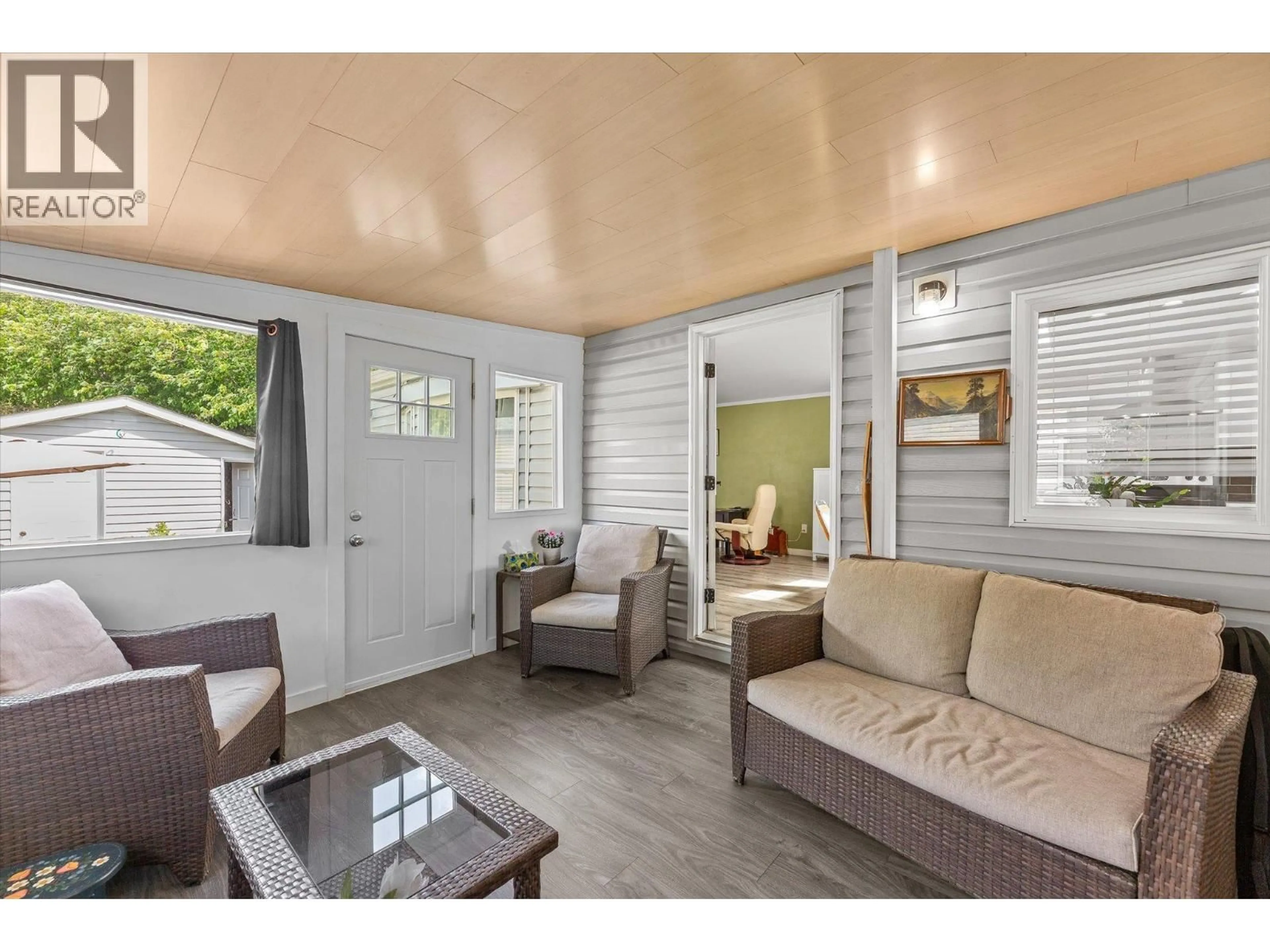 Living room with furniture, wood/laminate floor for 3 - 1850 SHANNON LAKE ROAD, West Kelowna British Columbia V4T1L6