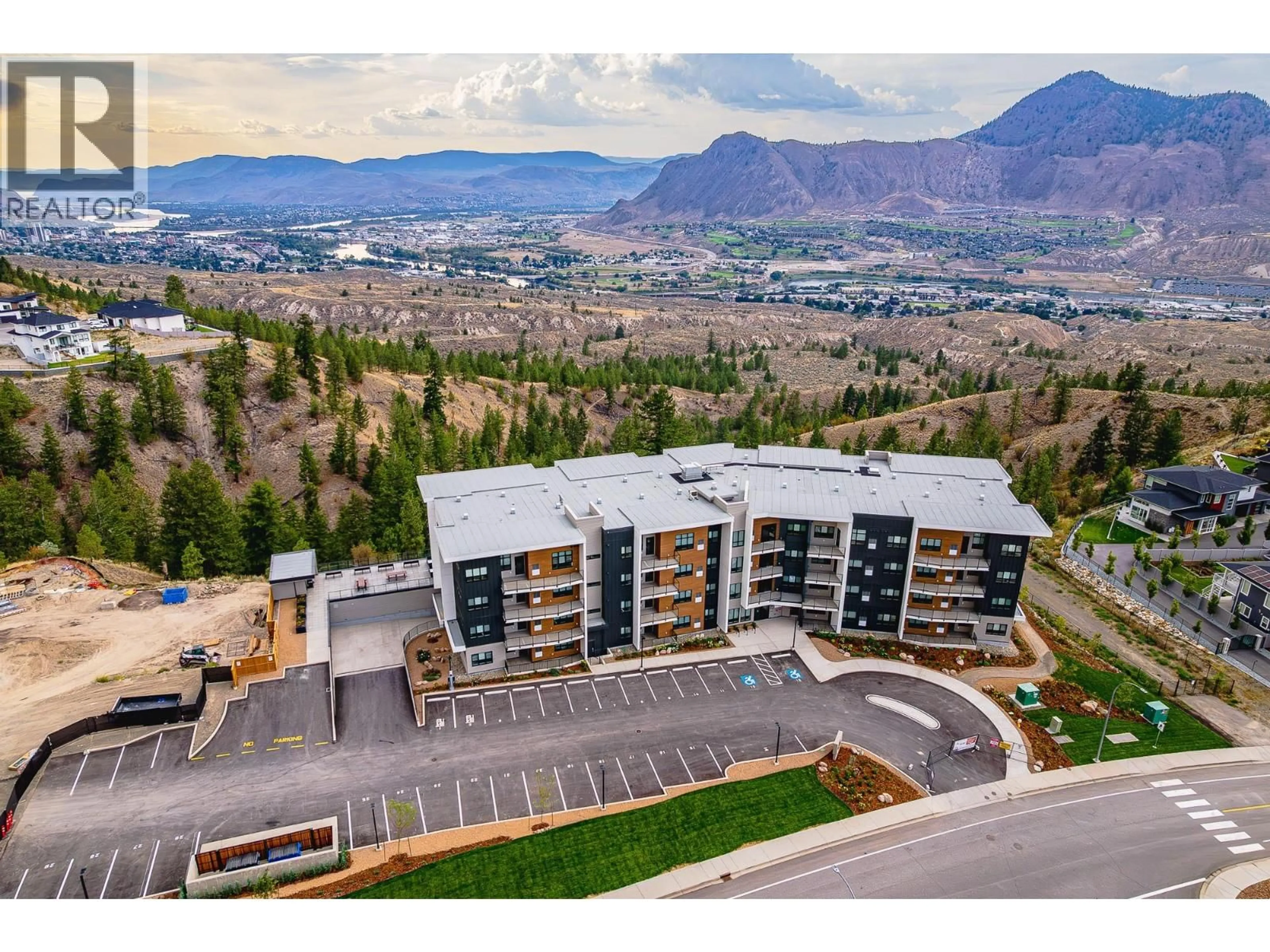 A pic from outside/outdoor area/front of a property/back of a property/a pic from drone, mountain view for 101 - 1844 QU'APPELLE BOULEVARD, Kamloops British Columbia V2E0E8