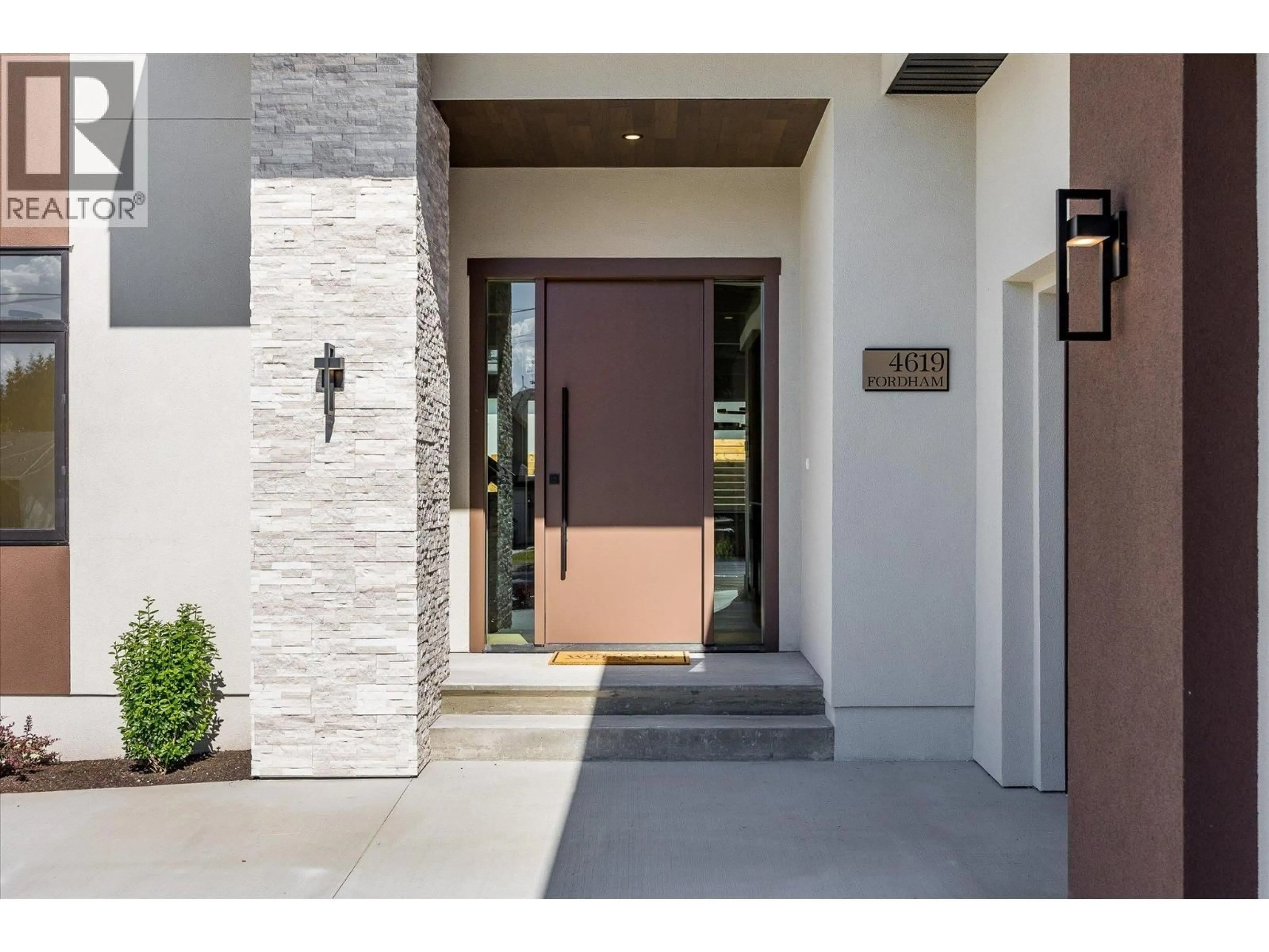 Indoor entryway for 4619 FORDHAM ROAD, Kelowna British Columbia V1W1P1