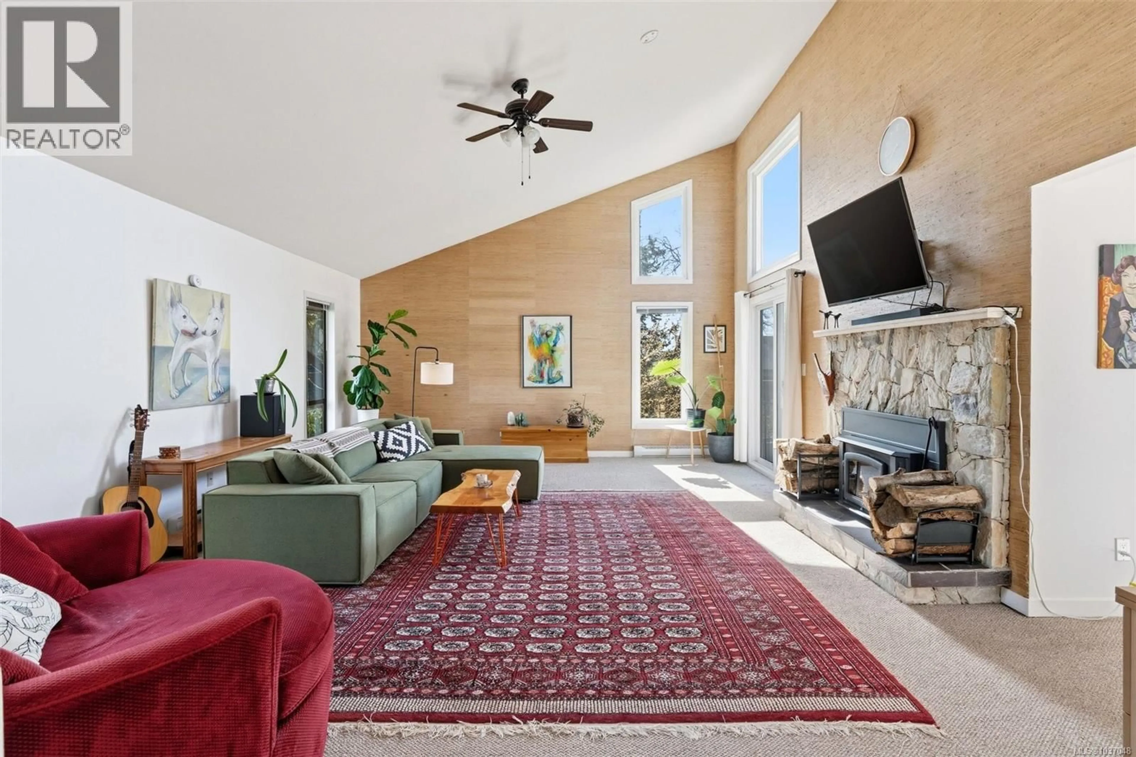 Living room with furniture, unknown for 877 KINDERSLEY ROAD, Esquimalt British Columbia V9A4N1