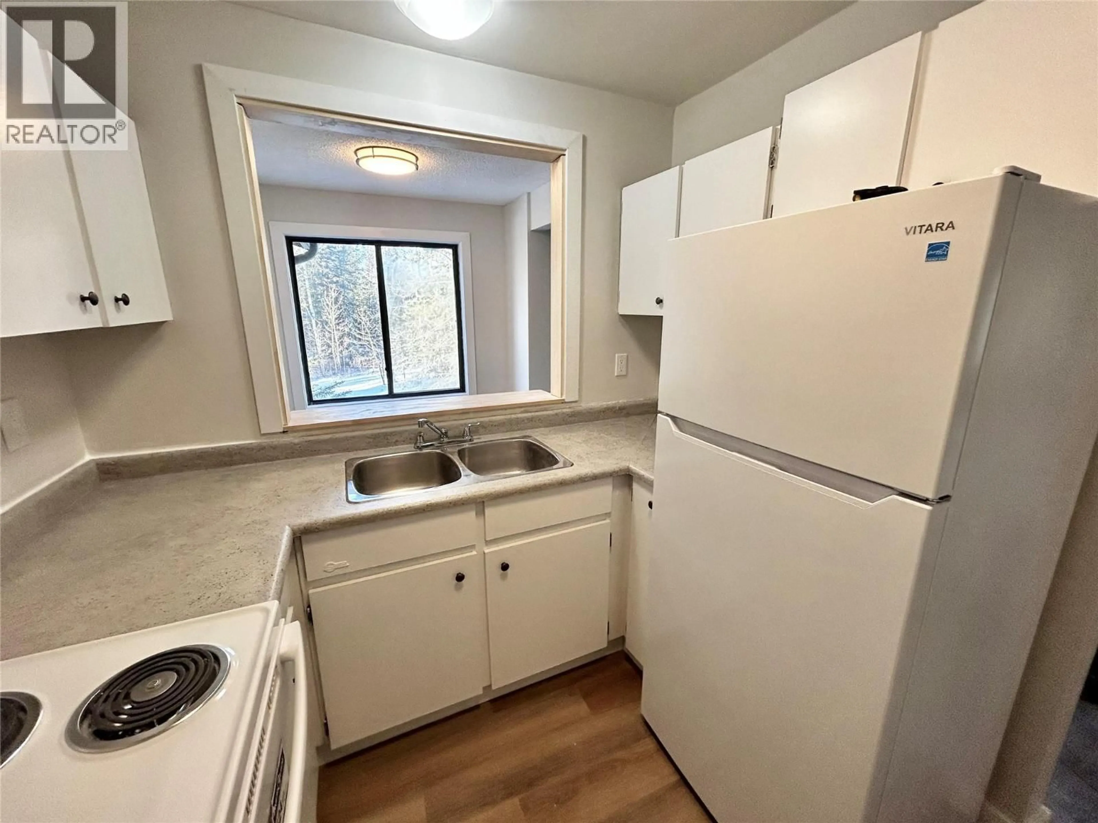 Standard kitchen, unknown for 313 - 185 CHAMBERLAIN CRESCENT, Tumbler Ridge British Columbia V0C2W0