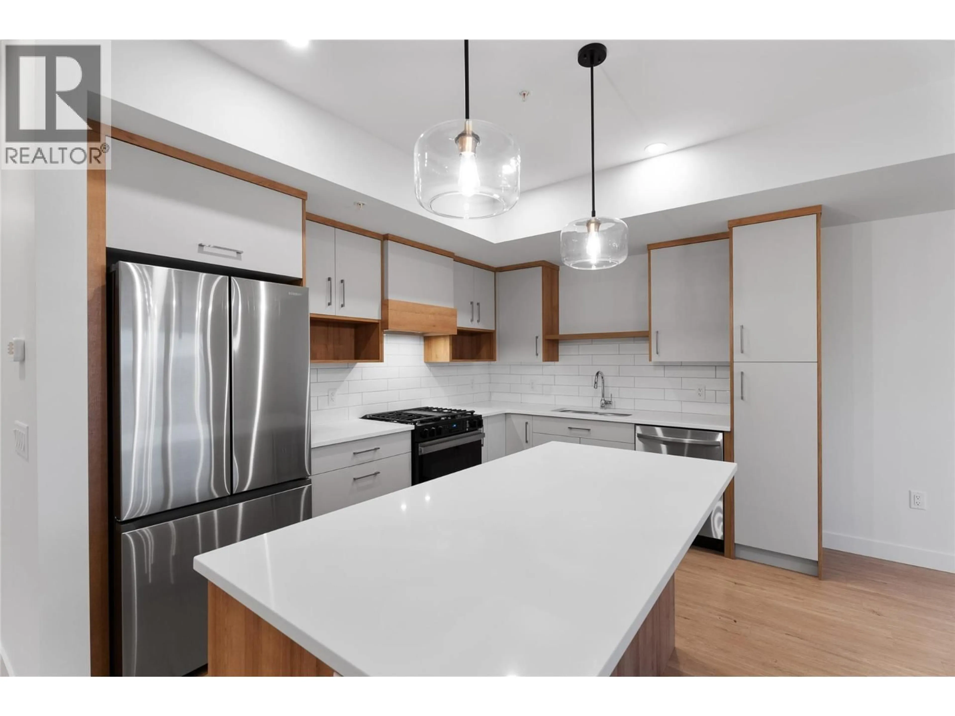 Open concept kitchen, wood/laminate floor for 107 - 1844 QU'APPELLE BOULEVARD, Kamloops British Columbia V2E0E8
