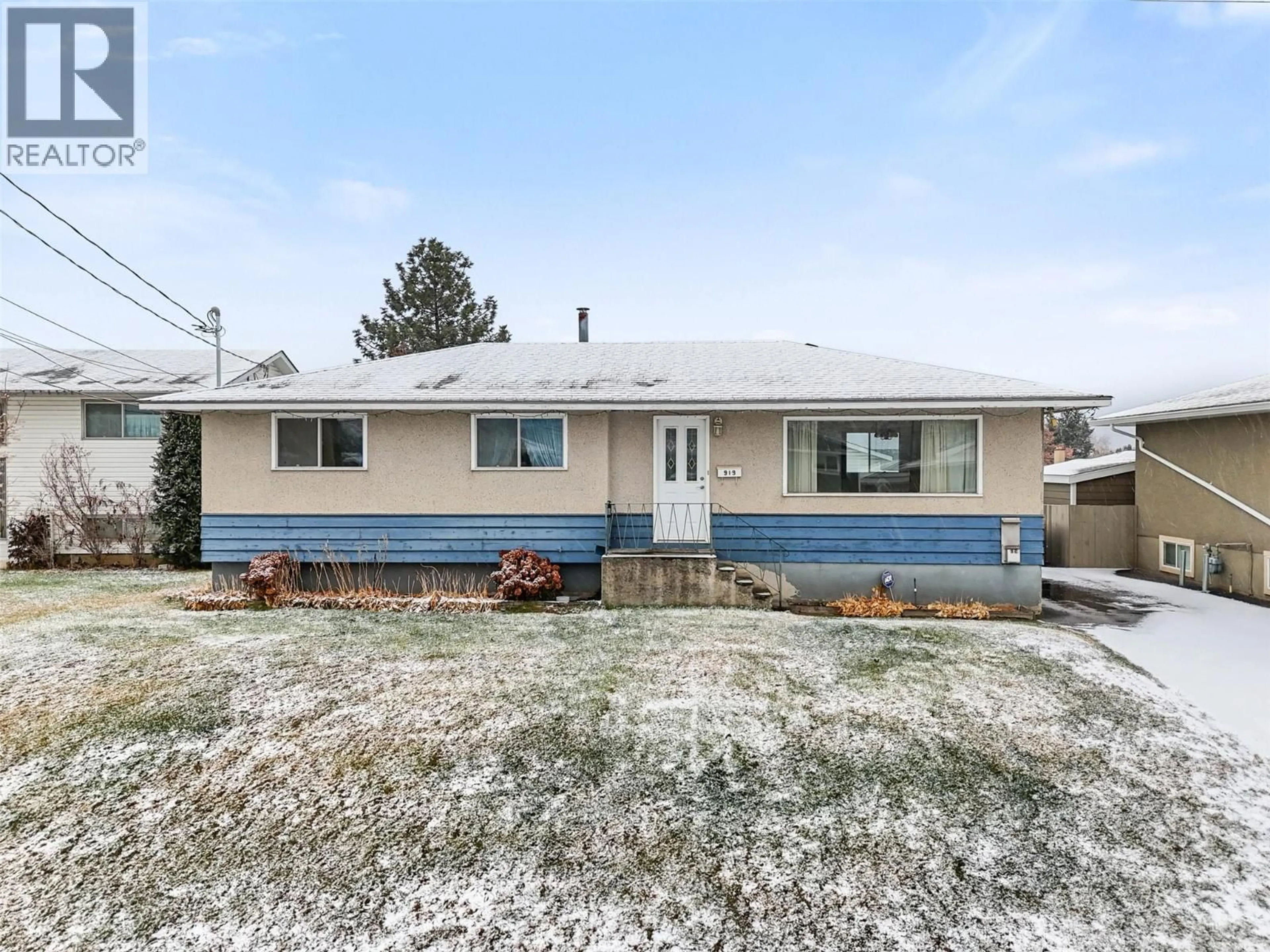 Home with vinyl exterior material, street for 919 CRANBROOK PLACE, Kamloops British Columbia V2B2A8