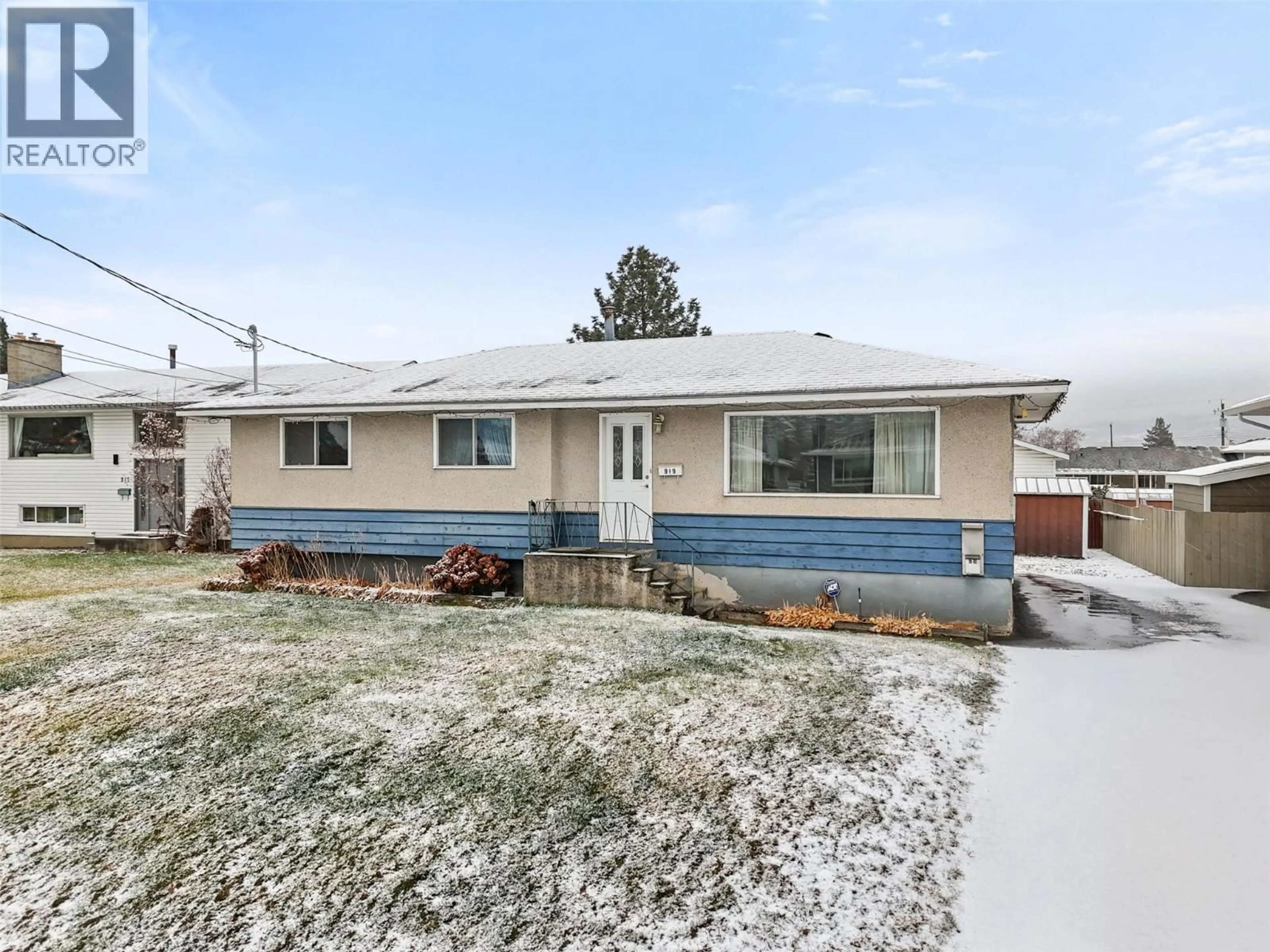 Home with vinyl exterior material, street for 919 CRANBROOK PLACE, Kamloops British Columbia V2B2A8