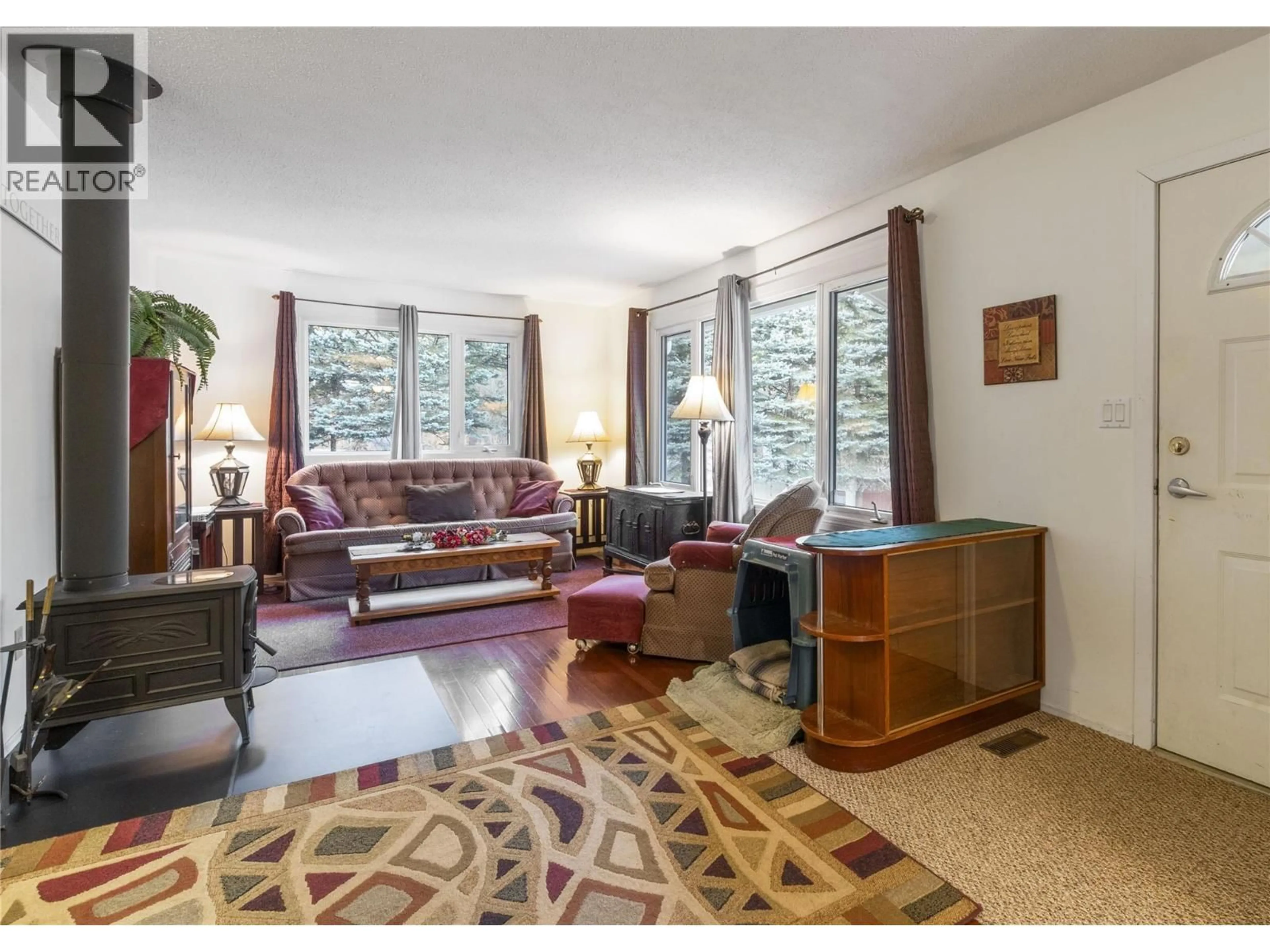 Living room with furniture, unknown for 4690 44 AVENUE NORTHWEST, Salmon Arm British Columbia V1E3A7