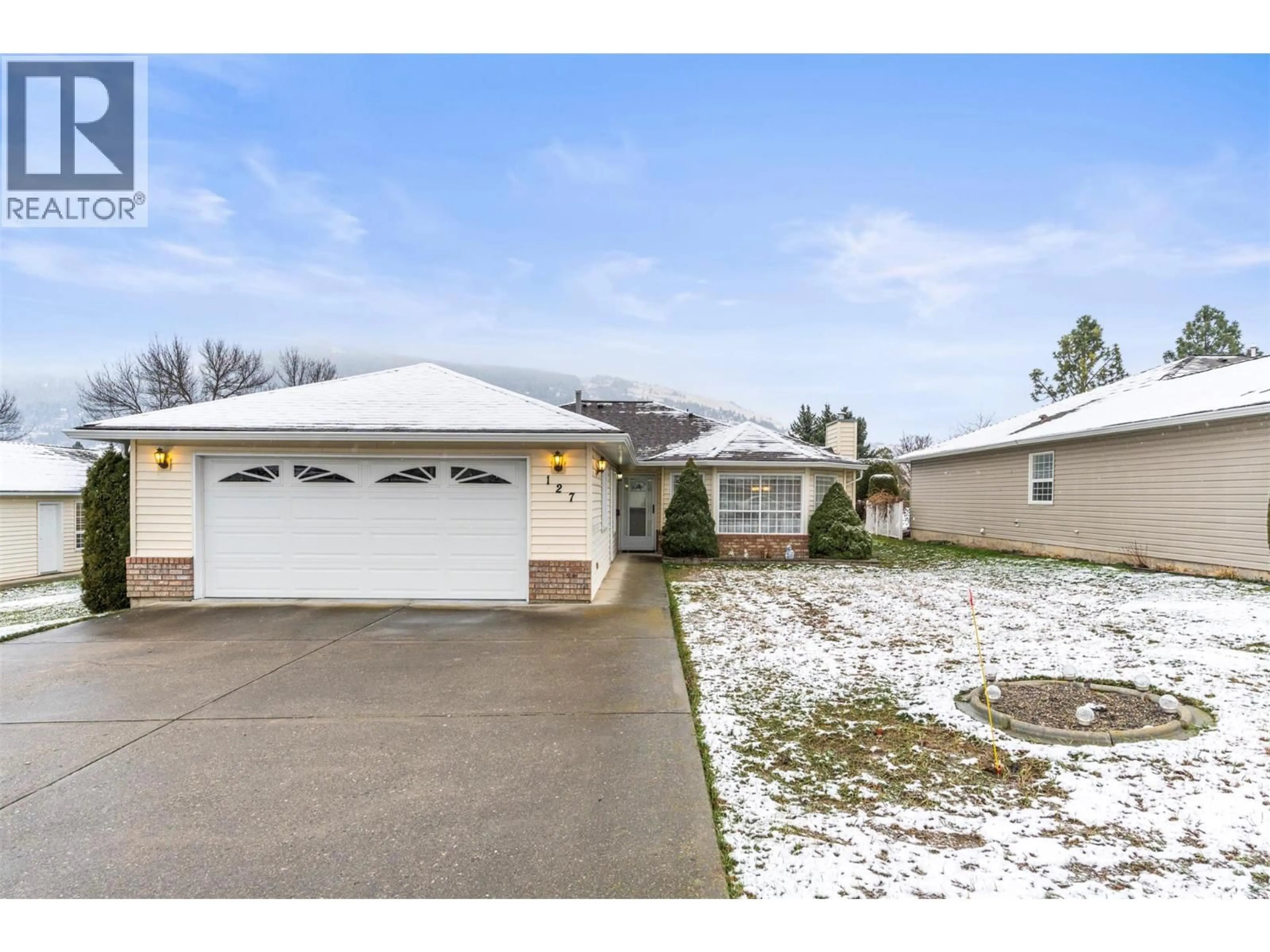 Home with vinyl exterior material, street for 127 - 1108 14 AVENUE, Vernon British Columbia V1B2S5