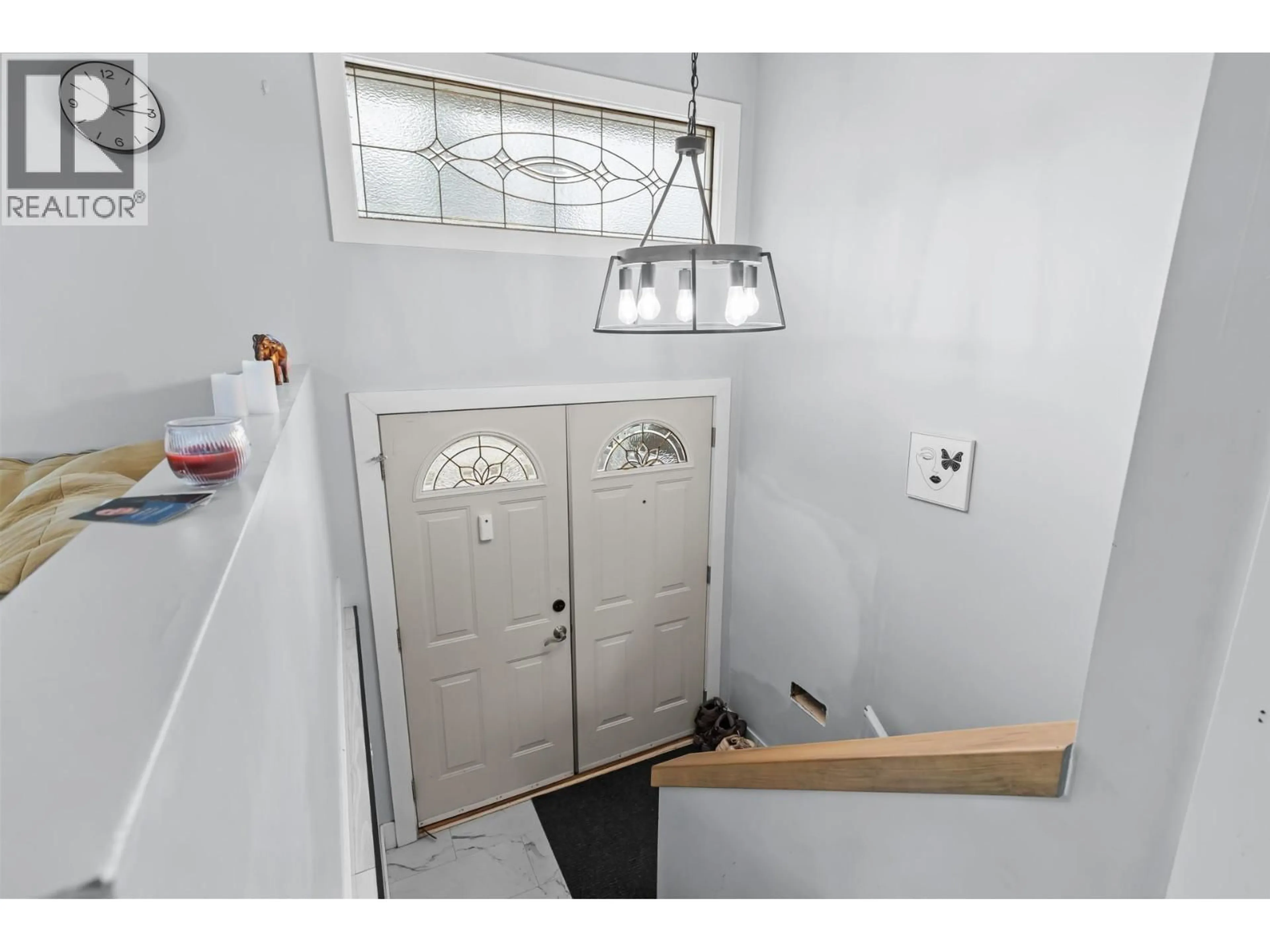 Indoor entryway for 714 YOUNG ROAD, Kelowna British Columbia V1W1A8
