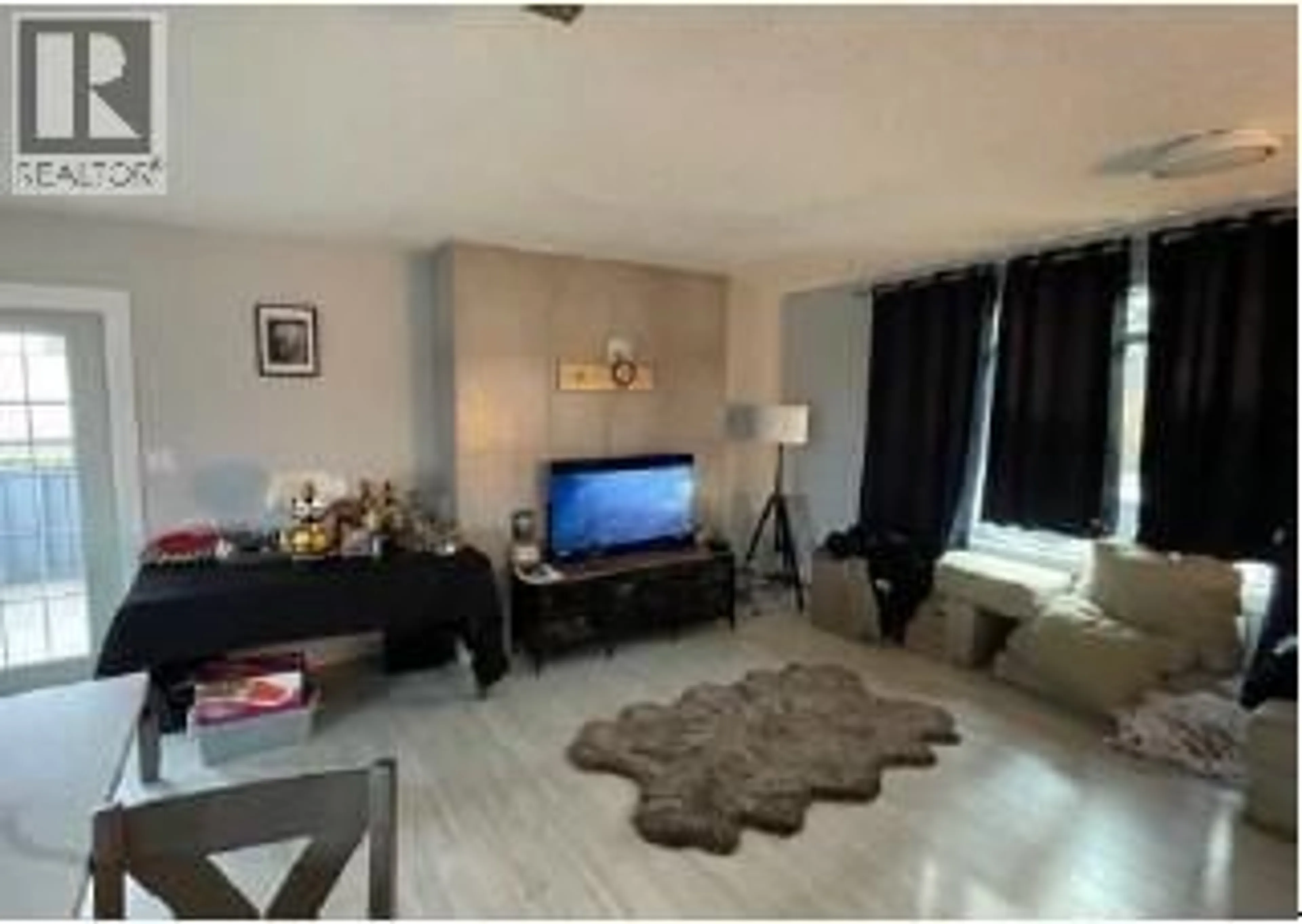 A pic of a room for 714 YOUNG ROAD, Kelowna British Columbia V1W1A8