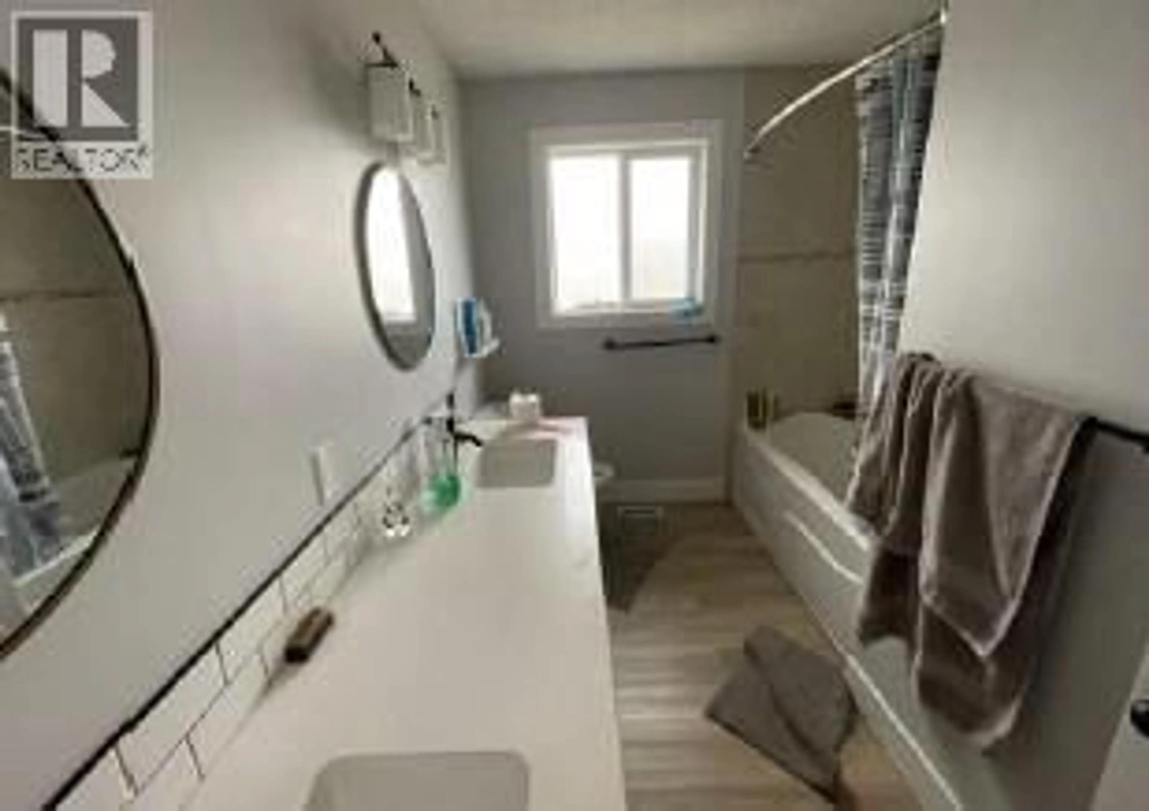 Standard bathroom, unknown for 714 YOUNG ROAD, Kelowna British Columbia V1W1A8