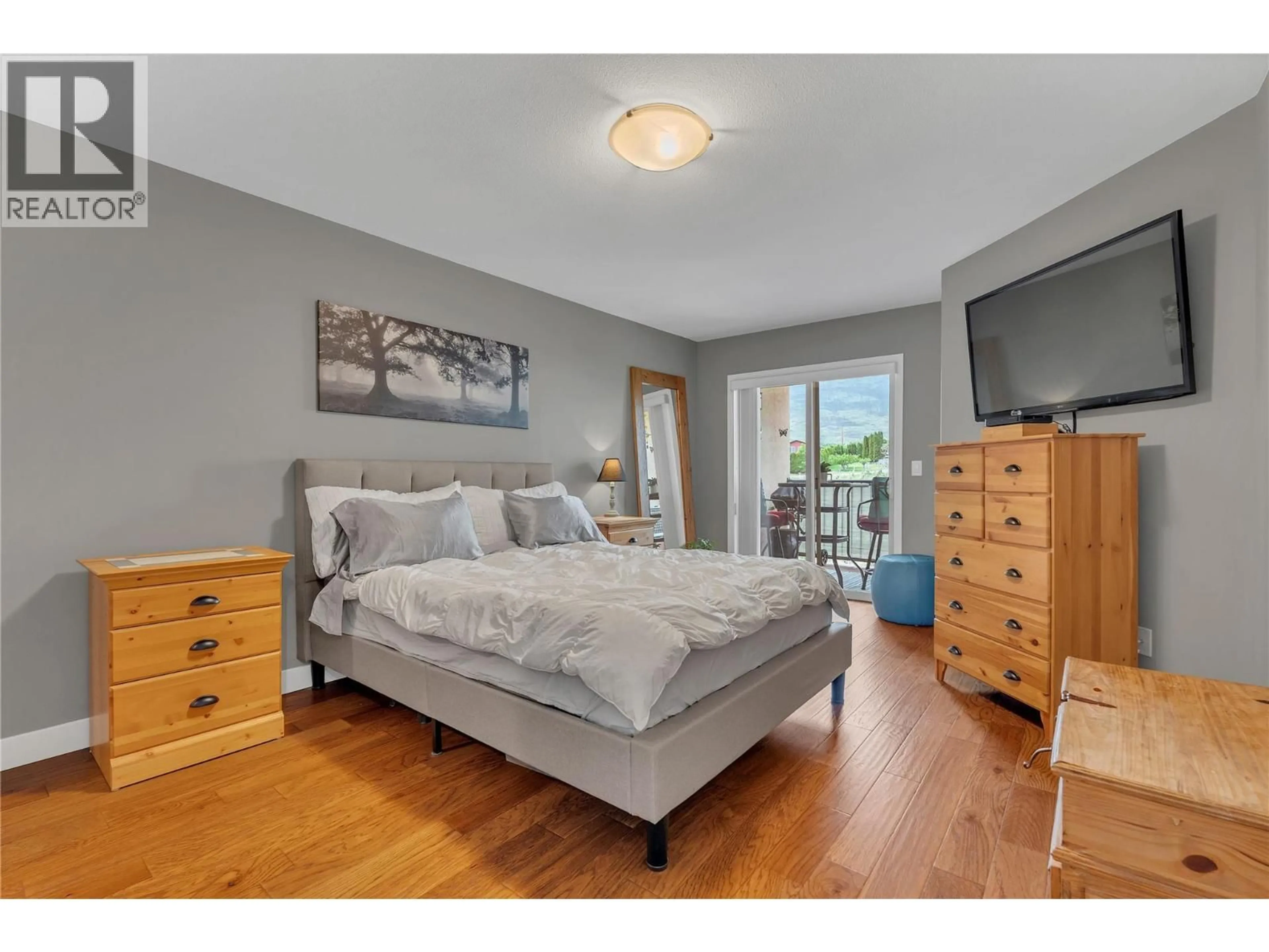 Bedroom with bed, wood/laminate floor for 309 - 9307 62 AVENUE, Osoyoos British Columbia V0H1V4