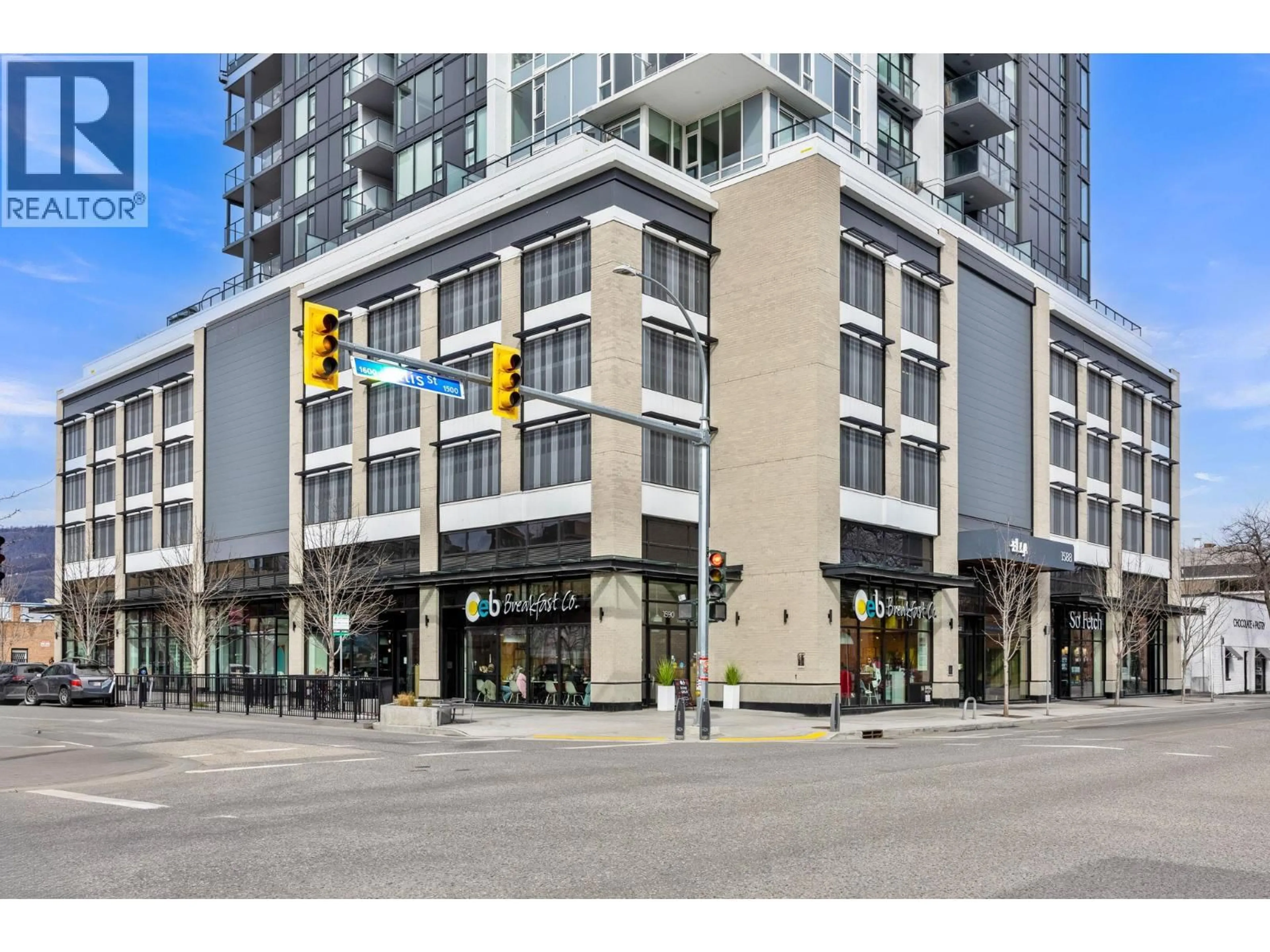 Indoor foyer for 701 - 1588 ELLIS STREET, Kelowna British Columbia V1Y8L1