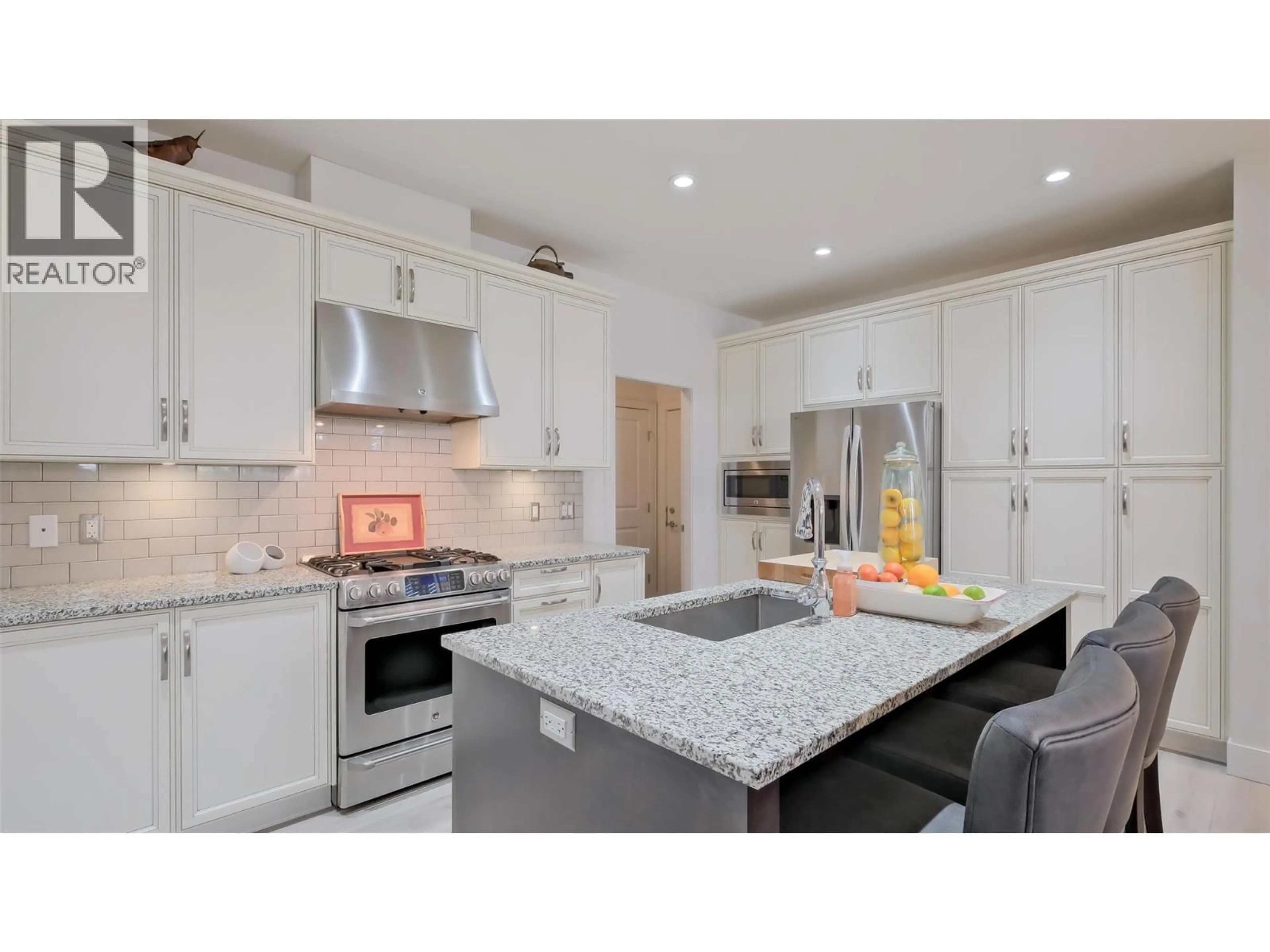 Open concept kitchen, ceramic/tile floor for 47 - 1960 KLO ROAD, Kelowna British Columbia V1W5L2