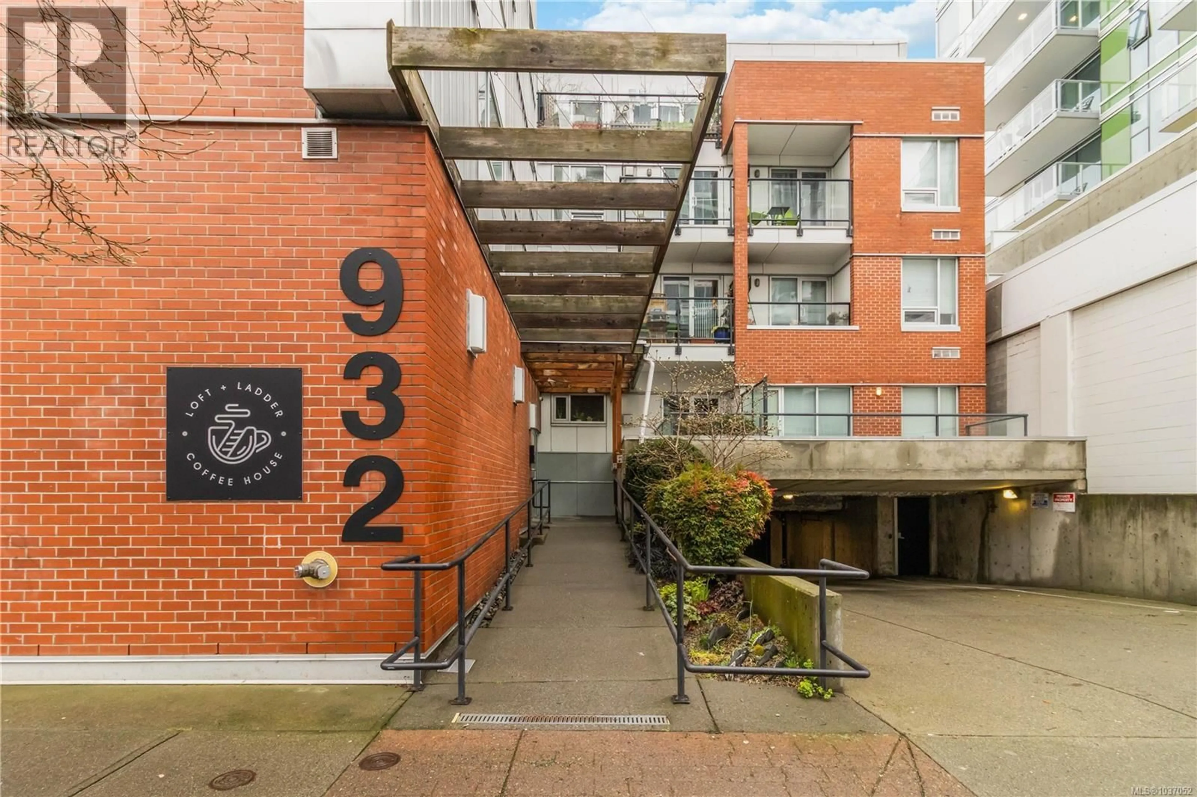 Unknown for 301 - 932 JOHNSON STREET, Victoria British Columbia V8V3N4