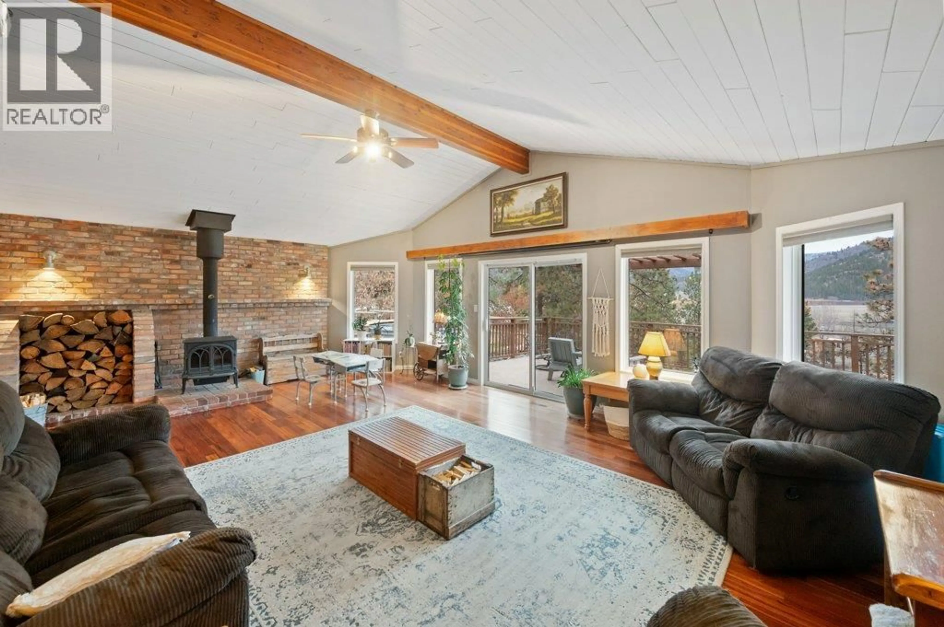 Living room with furniture, unknown for 459 JOHNSON CRESCENT, Oliver British Columbia V0H1T5