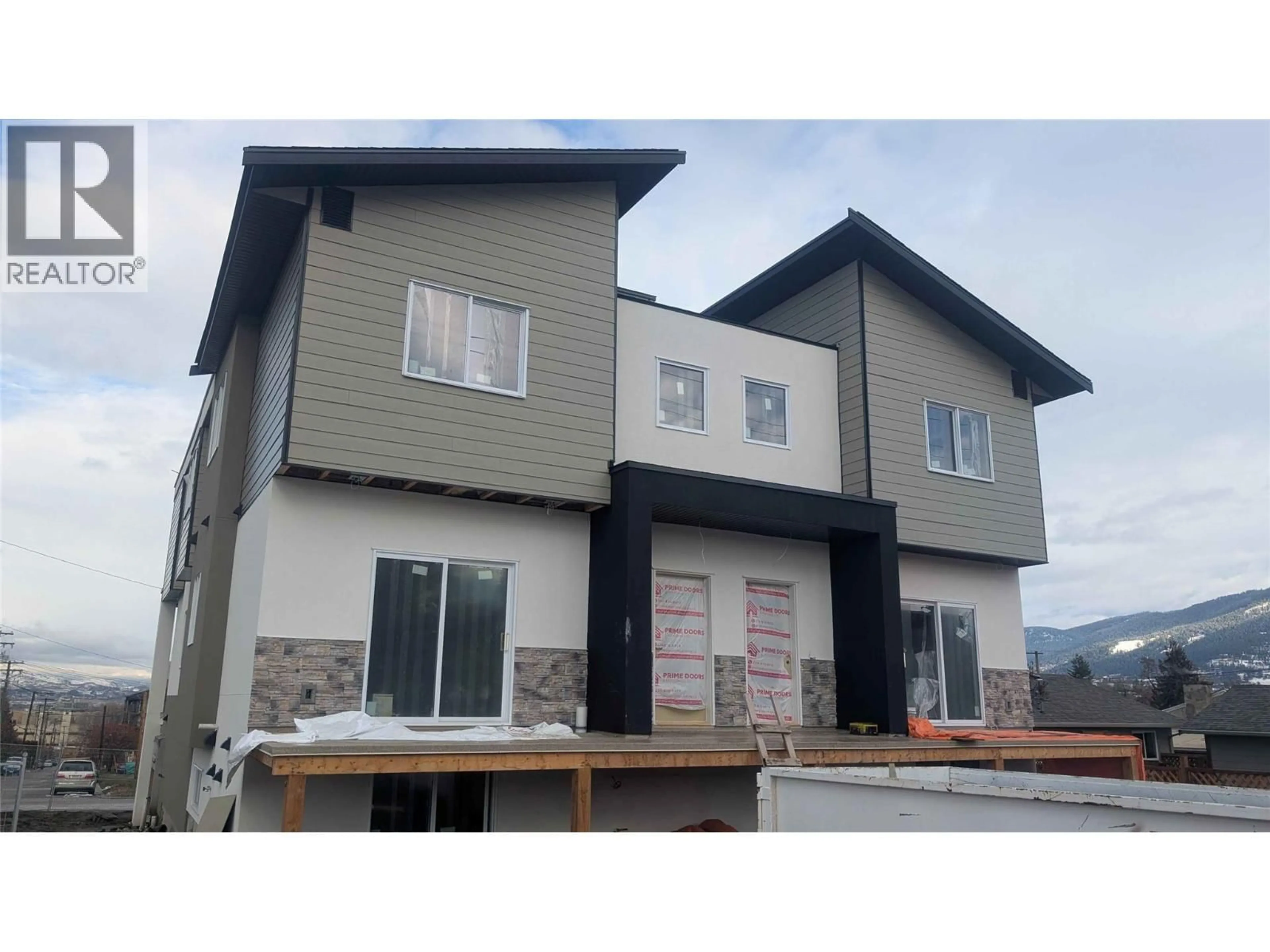 Home with vinyl exterior material, building for 3109 15TH AVENUE, Vernon British Columbia V1T5G7