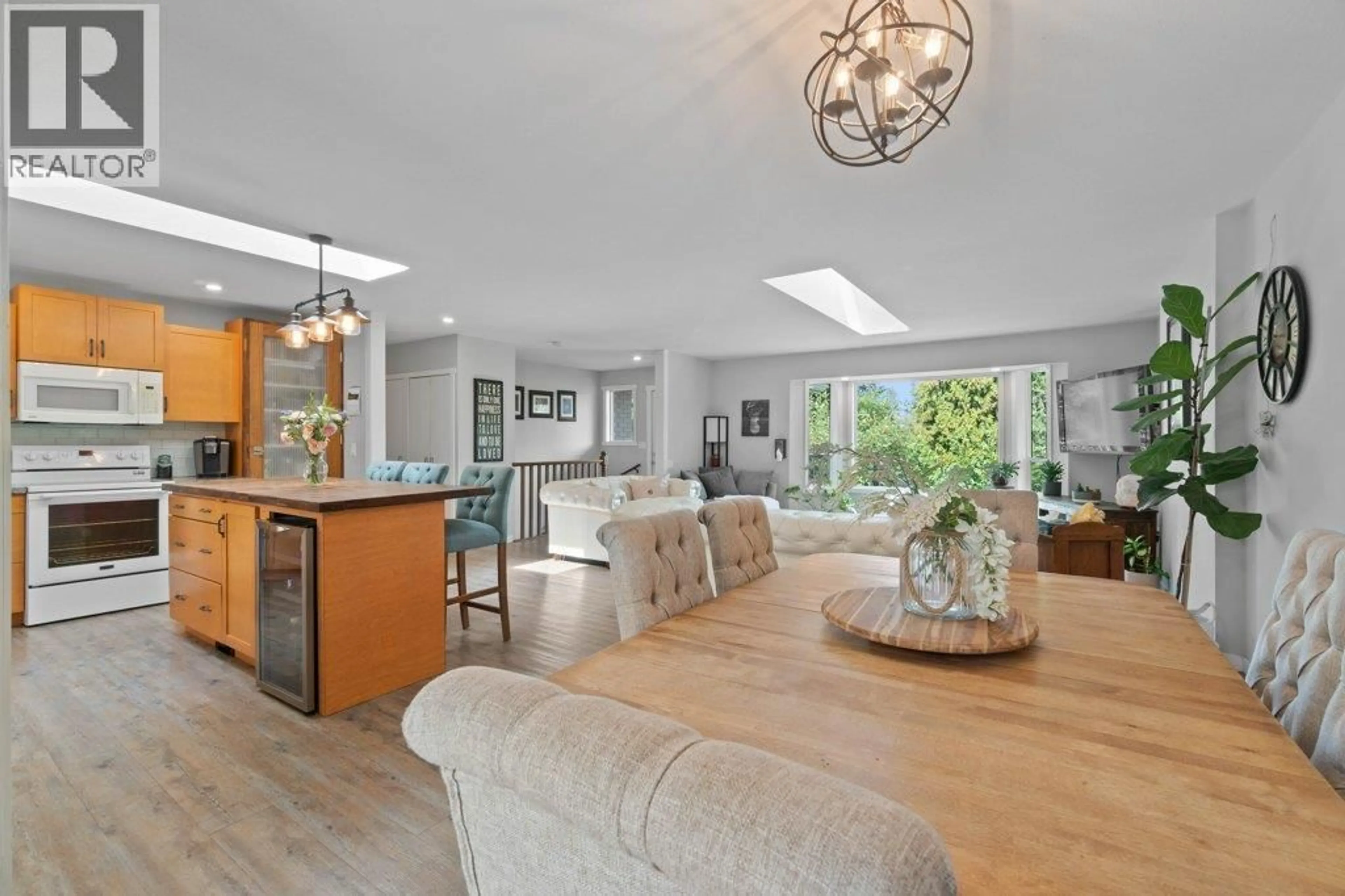 Open concept kitchen, unknown for 2131 21 STREET NORTHEAST, Salmon Arm British Columbia V1E3E4