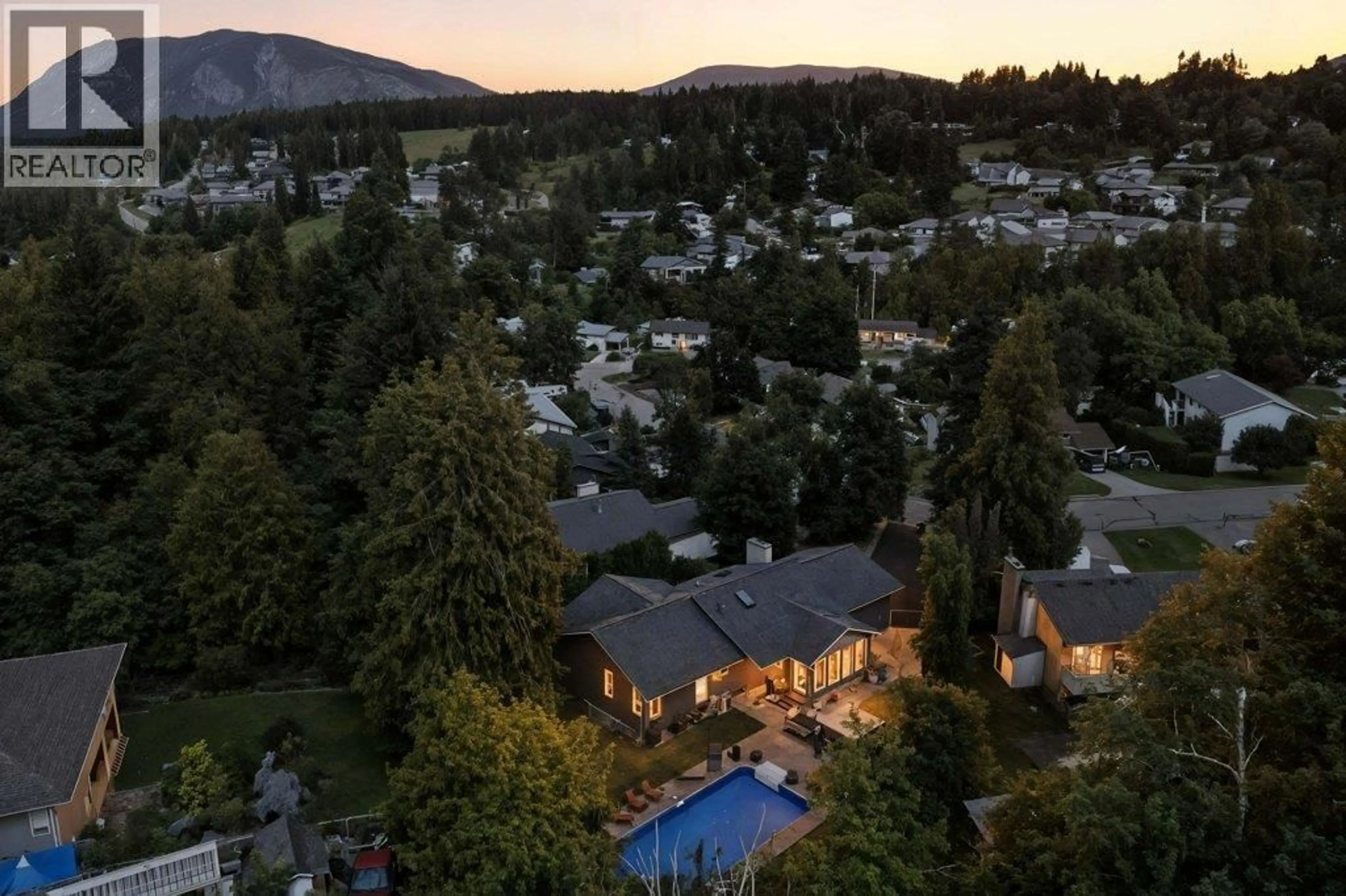 A pic from outside/outdoor area/front of a property/back of a property/a pic from drone, mountain view for 2131 21 STREET NORTHEAST, Salmon Arm British Columbia V1E3E4