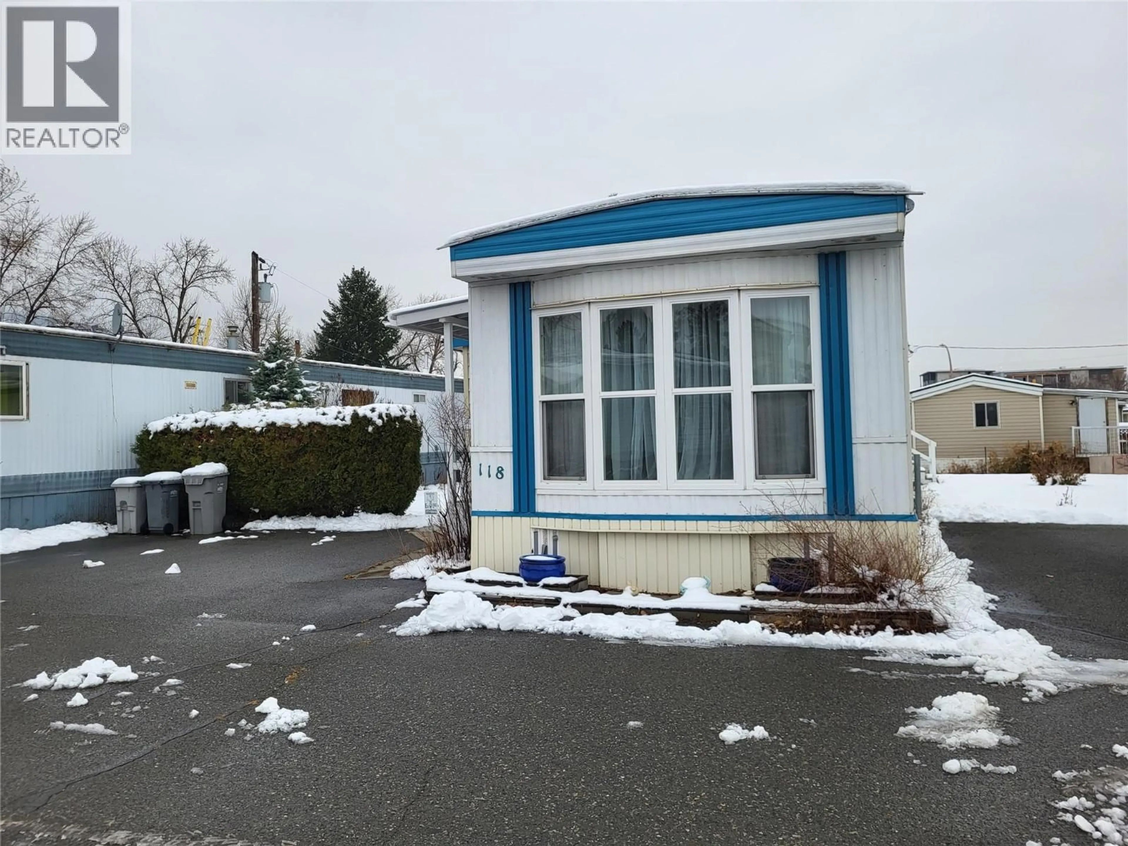 Home with vinyl exterior material, street for 118 SATURN DRIVE, Kamloops British Columbia V2B1B2