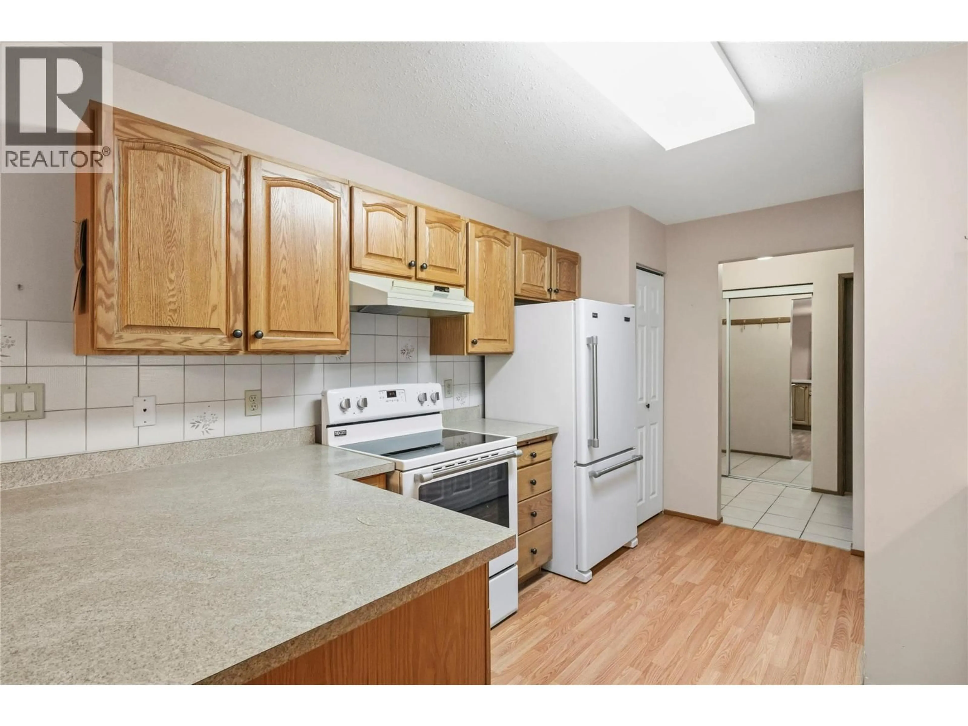 Standard kitchen, unknown for 102 - 262 KINNEY AVENUE, Penticton British Columbia V2A3N9