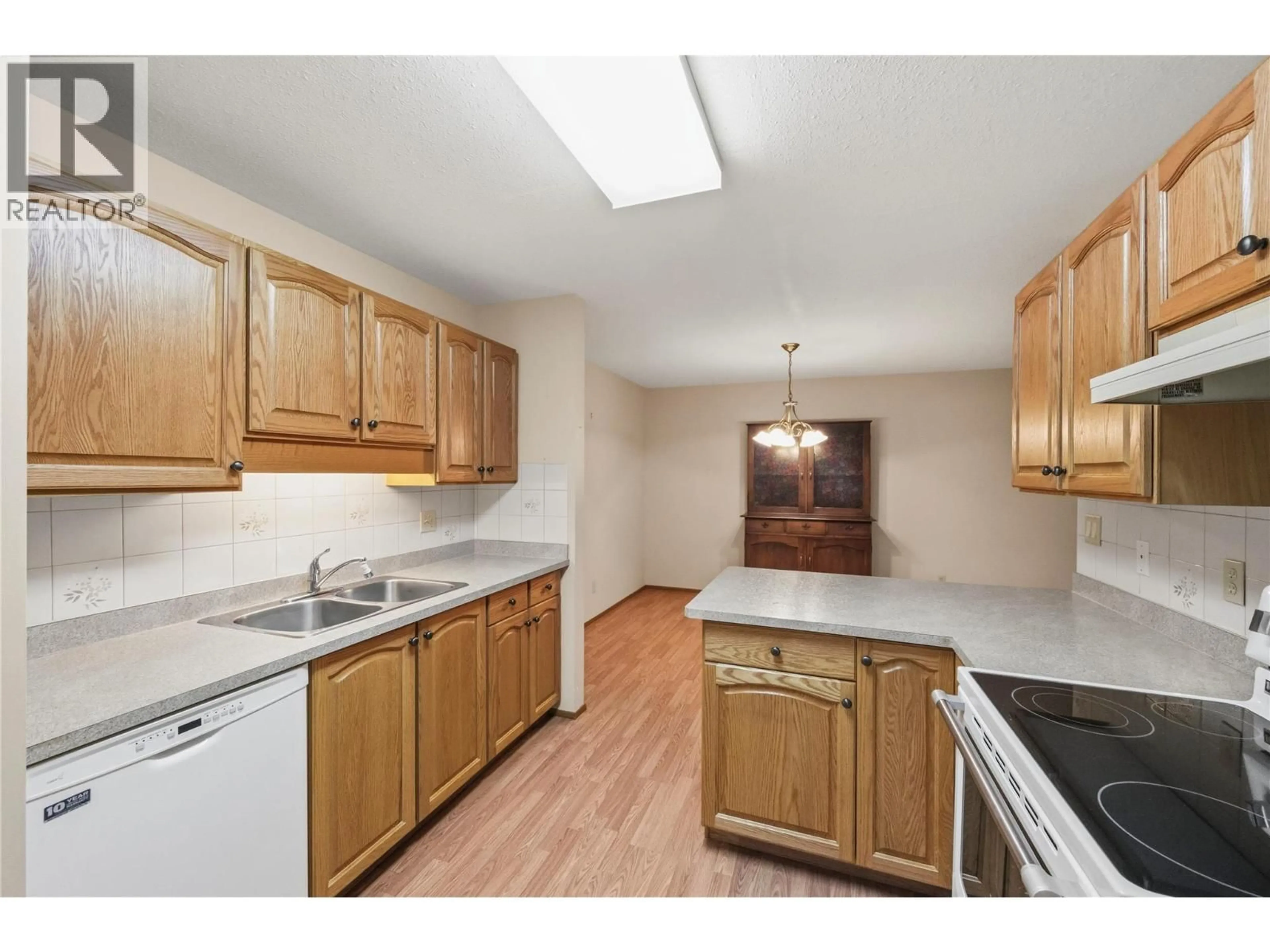 Standard kitchen, unknown for 102 - 262 KINNEY AVENUE, Penticton British Columbia V2A3N9
