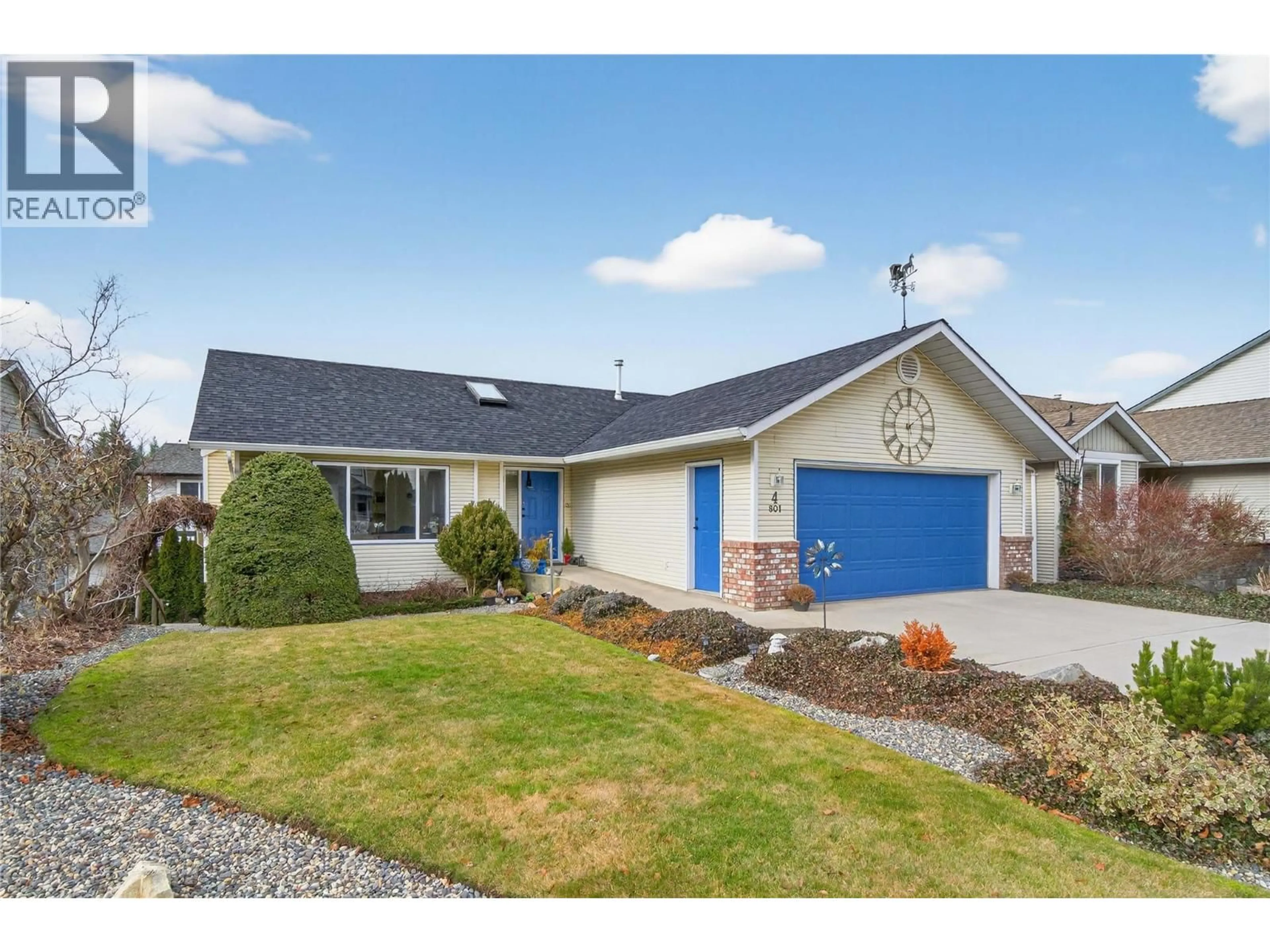 Home with vinyl exterior material, street for 4 - 801 20TH STREET NORTHEAST, Salmon Arm British Columbia V1E2R7