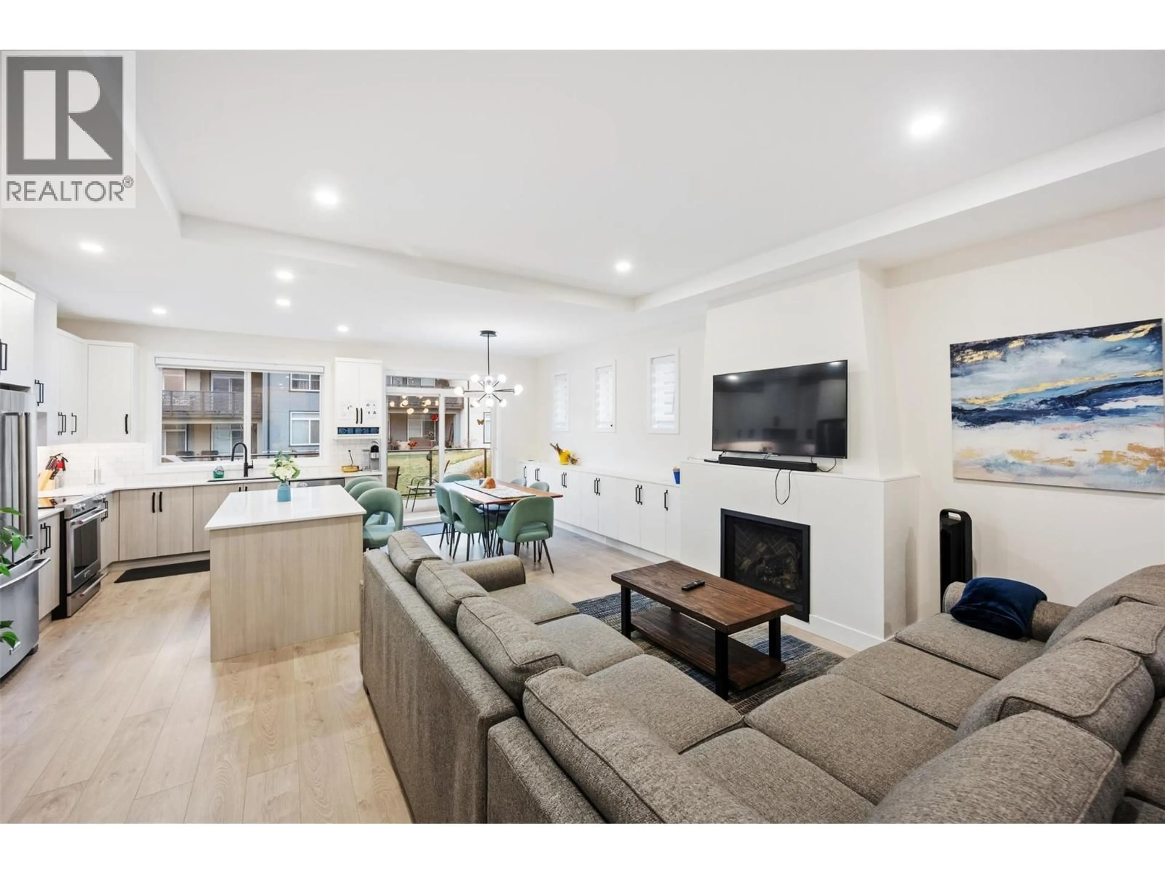 Living room with furniture, unknown for 22 - 8000 VEDETTE DRIVE, Osoyoos British Columbia V0H1V2