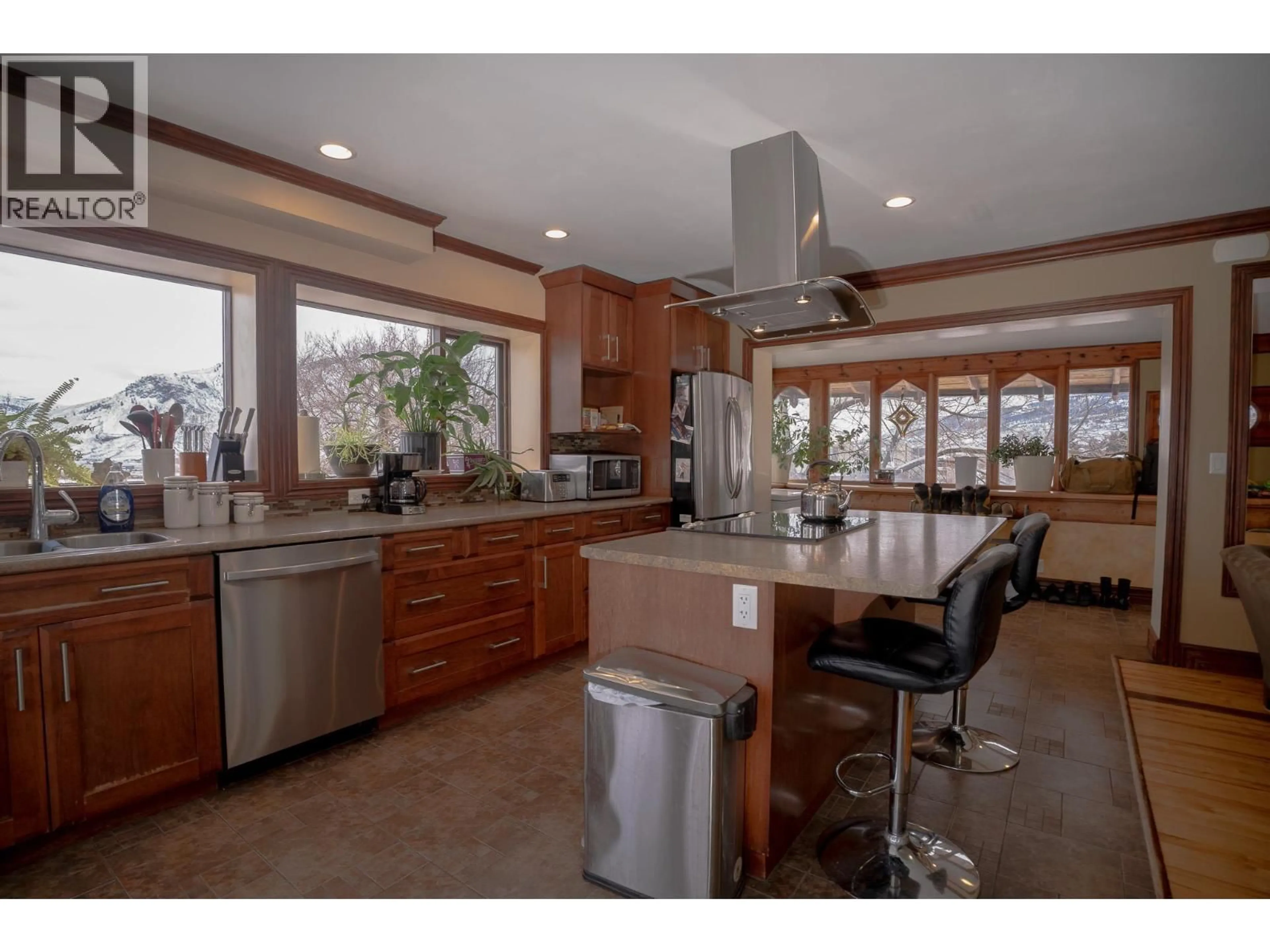 Open concept kitchen, ceramic/tile floor for 299 SEYMOUR STREET WEST, Kamloops British Columbia V2C1E8