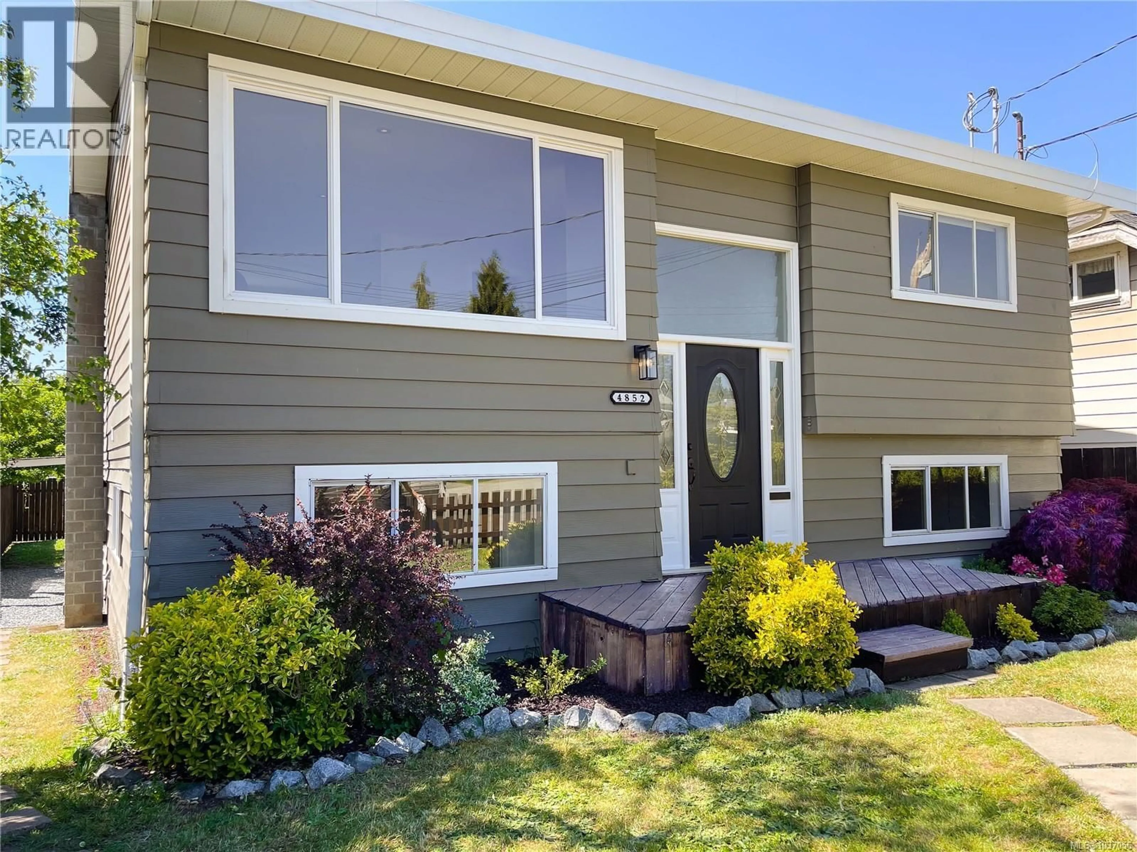 Home with vinyl exterior material, street for 4852 DAVID STREET, Port Alberni British Columbia V9Y6P2