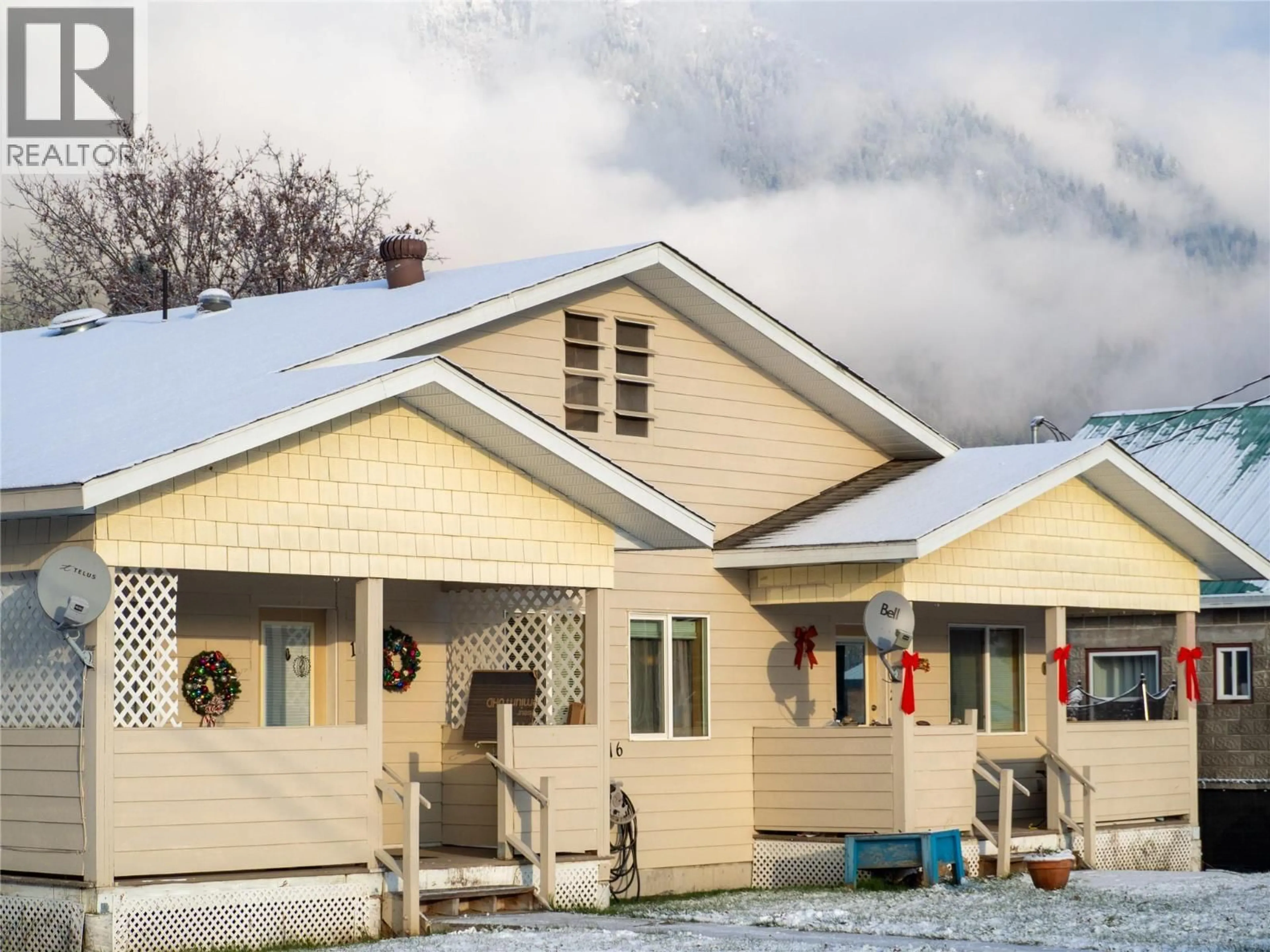 Home with vinyl exterior material, building for 416 SAYWARD AVENUE, Salmo British Columbia V0G1Z0