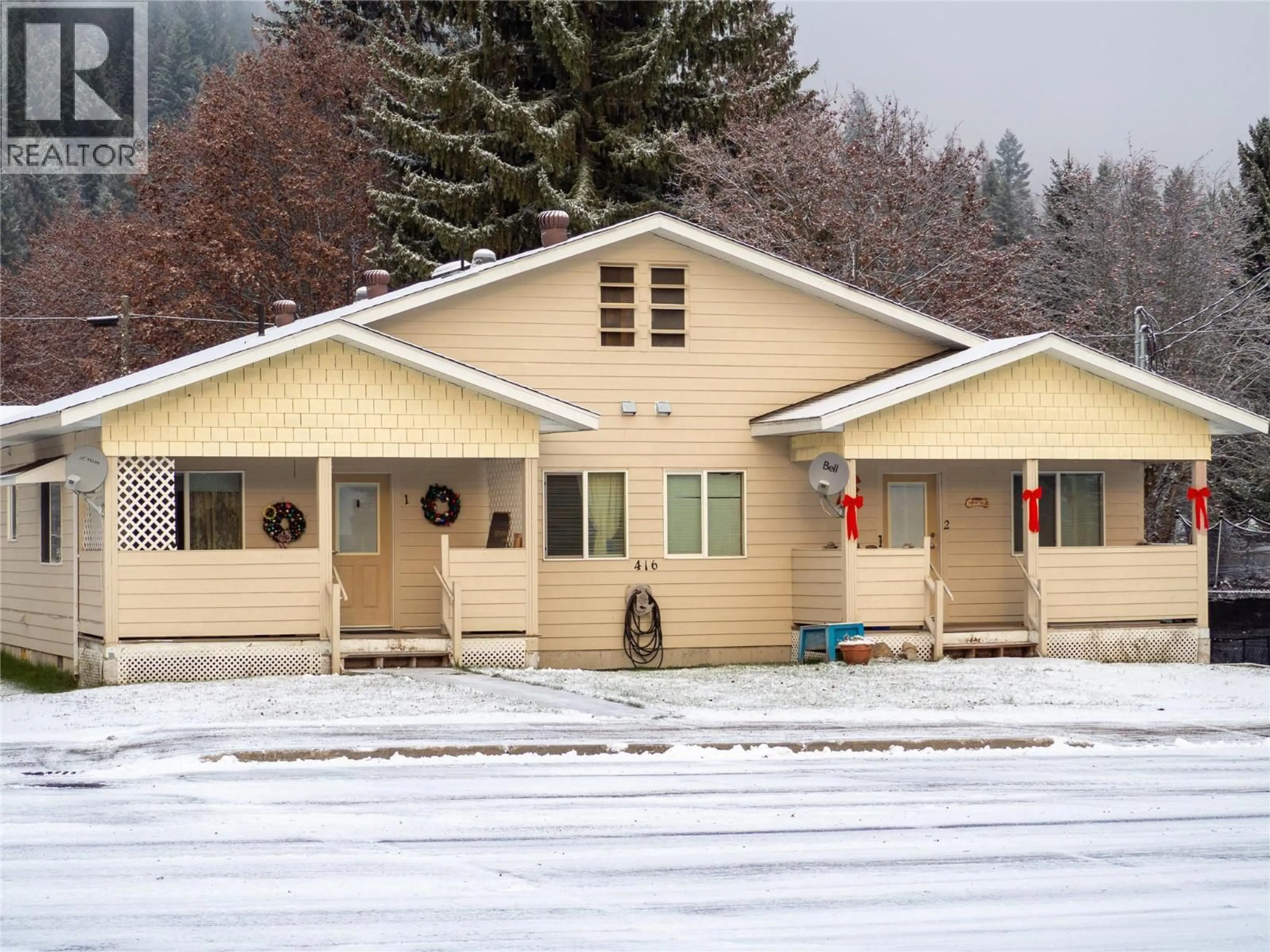 Home with vinyl exterior material, building for 416 SAYWARD AVENUE, Salmo British Columbia V0G1Z0