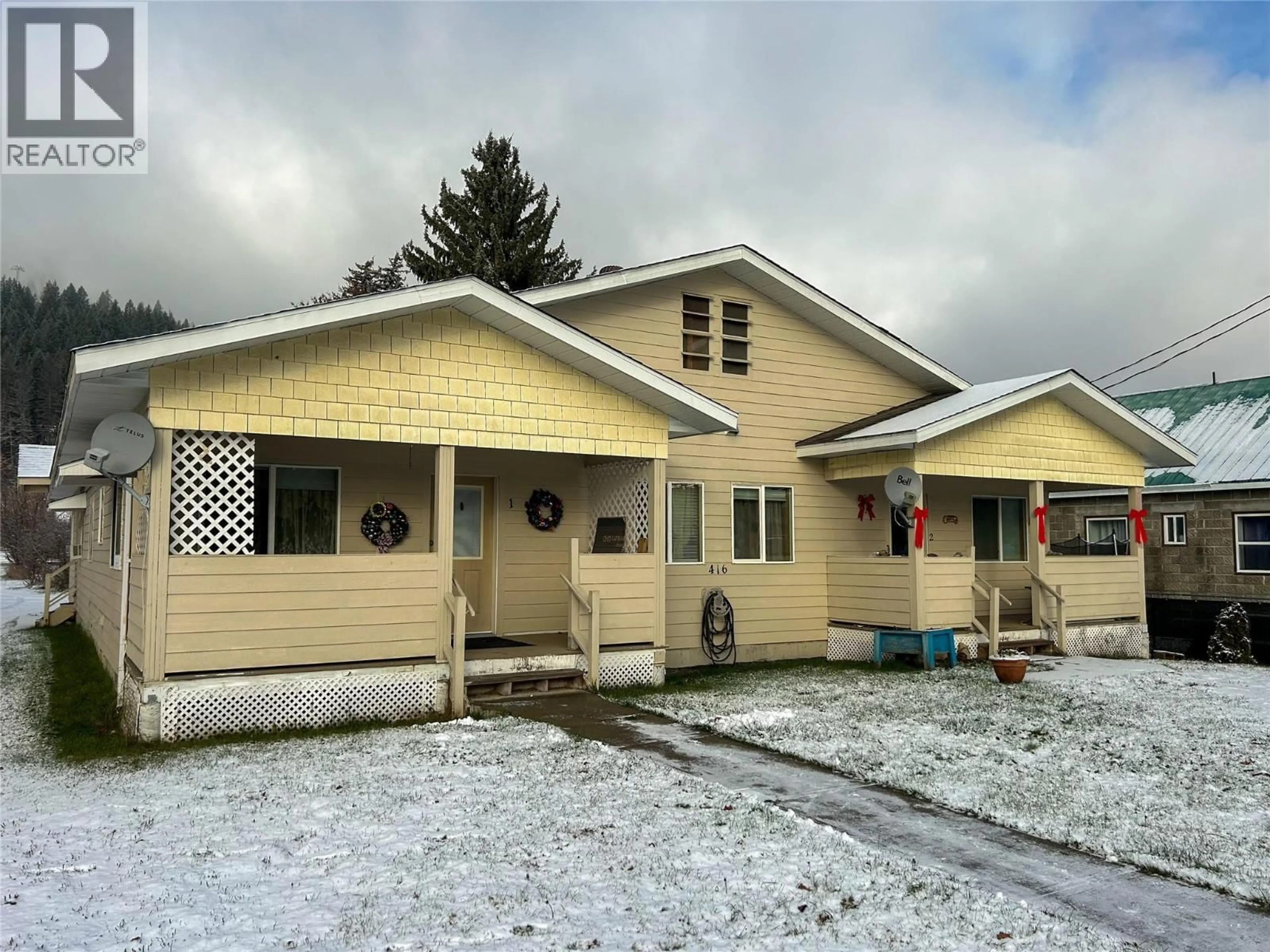 Home with vinyl exterior material, street for 416 SAYWARD AVENUE, Salmo British Columbia V0G1Z0