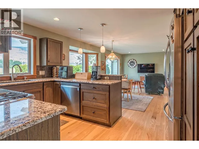 7800 HOWE DRIVE, Coldstream 2