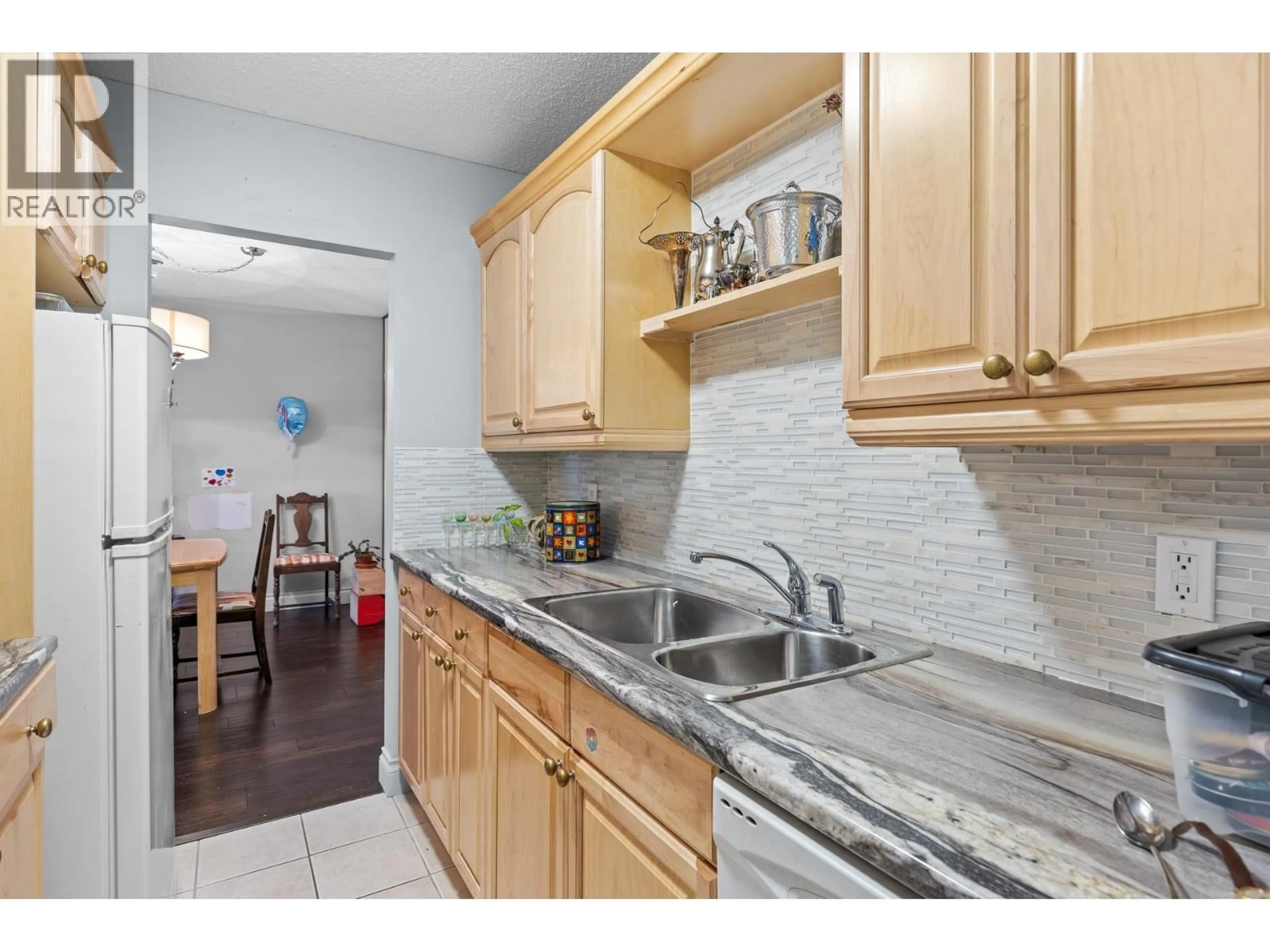Standard kitchen, ceramic/tile floor for 204 - 1860 RICHTER STREET, Kelowna British Columbia V1Y2M9
