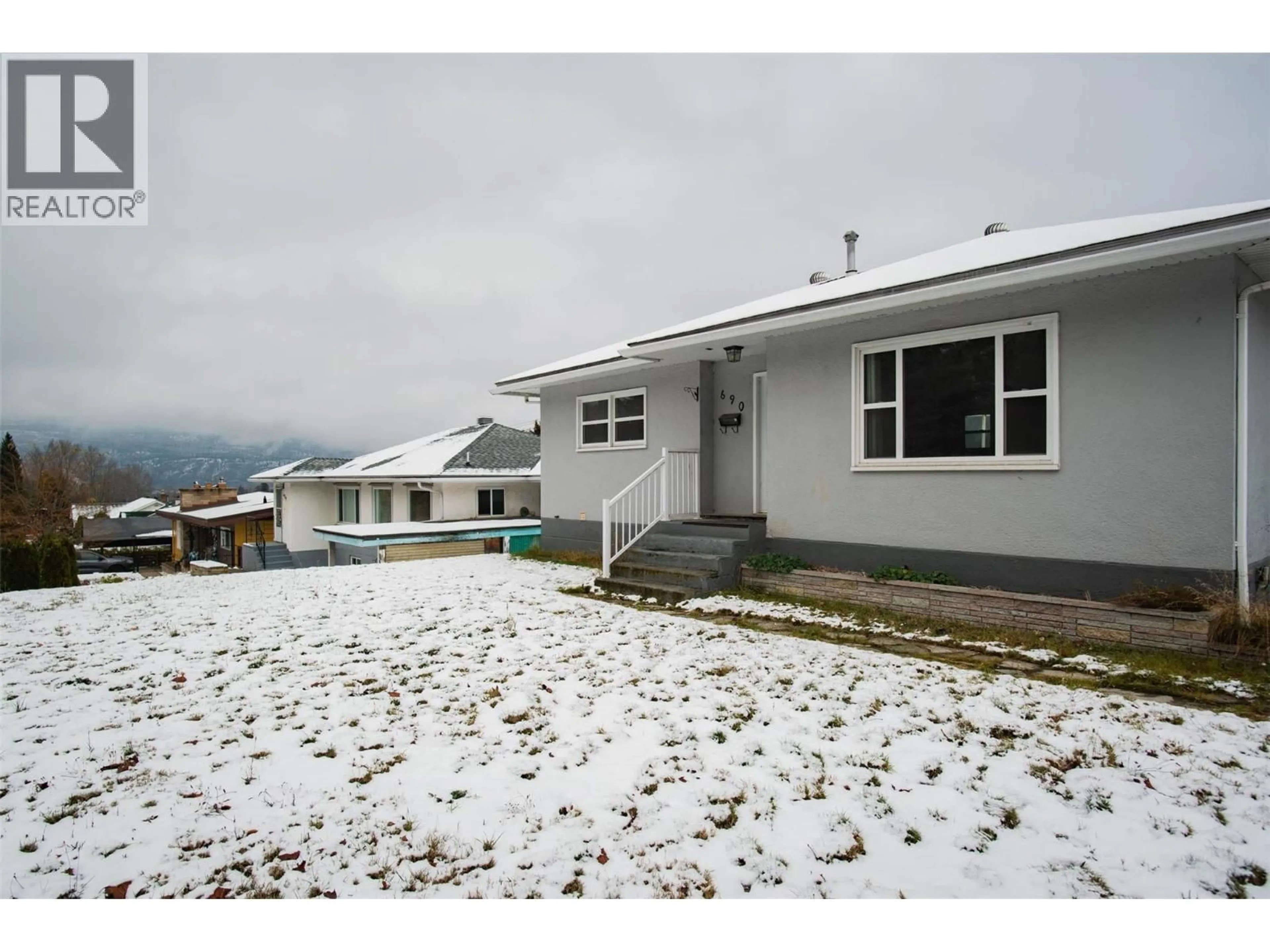Home with vinyl exterior material, mountain view for 690 SCHOFIELD HIGHWAY, Warfield British Columbia V1R2G8