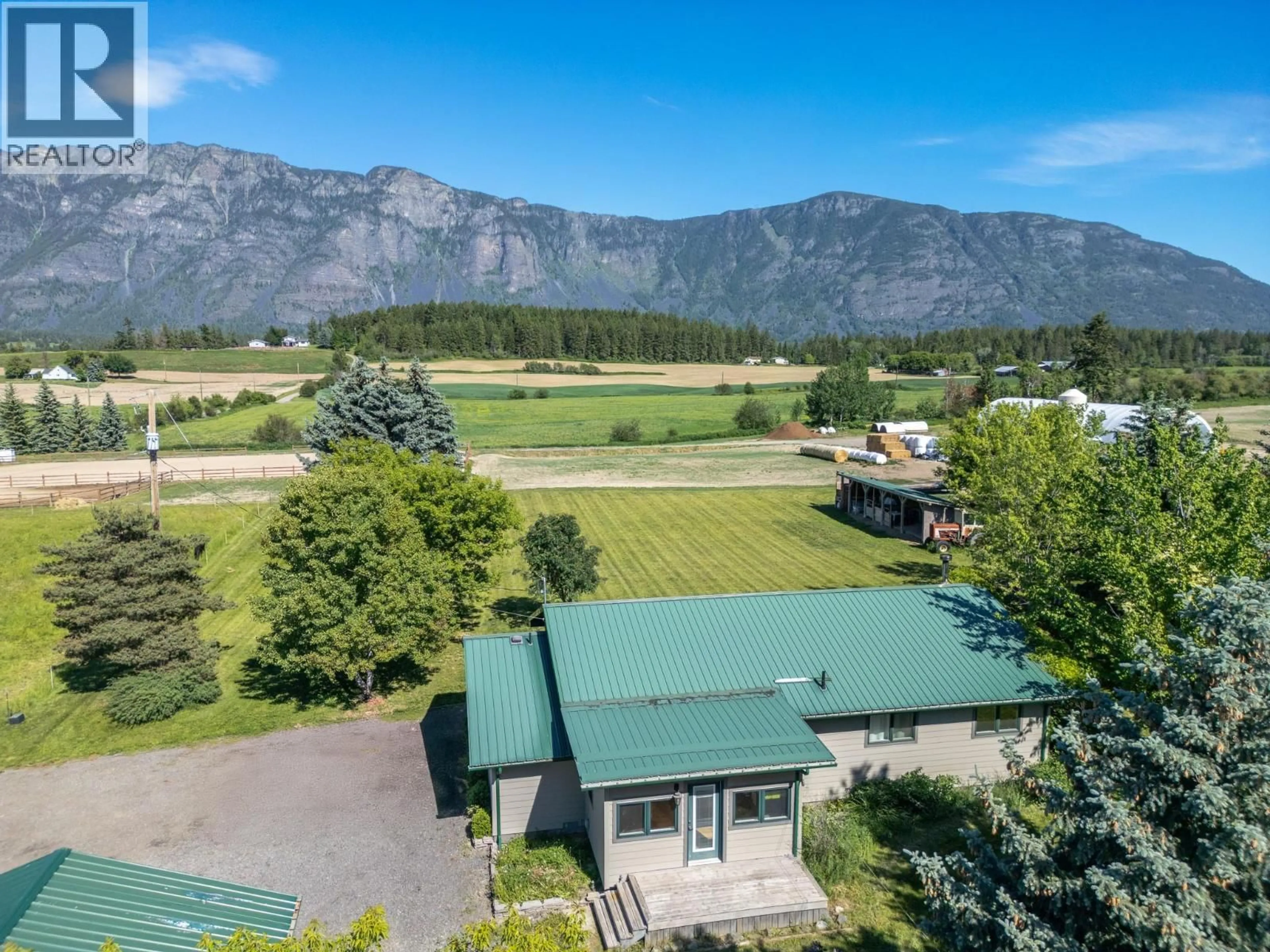 A pic from outside/outdoor area/front of a property/back of a property/a pic from drone, mountain view for 2315 16TH STREET, Lister British Columbia V0B1G2