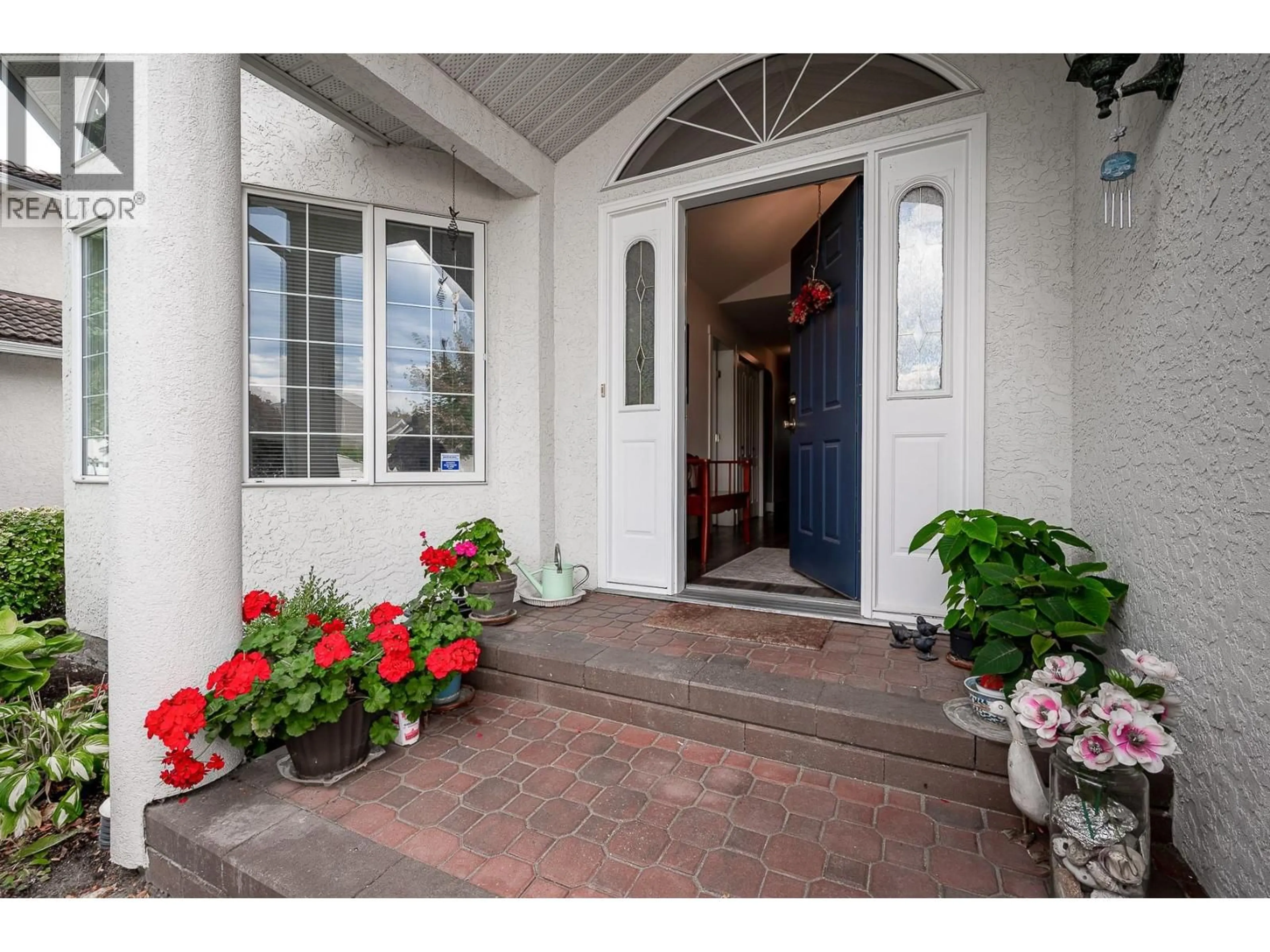Indoor entryway for 105 - 609 TRUSWELL ROAD, Kelowna British Columbia V1W3Z1