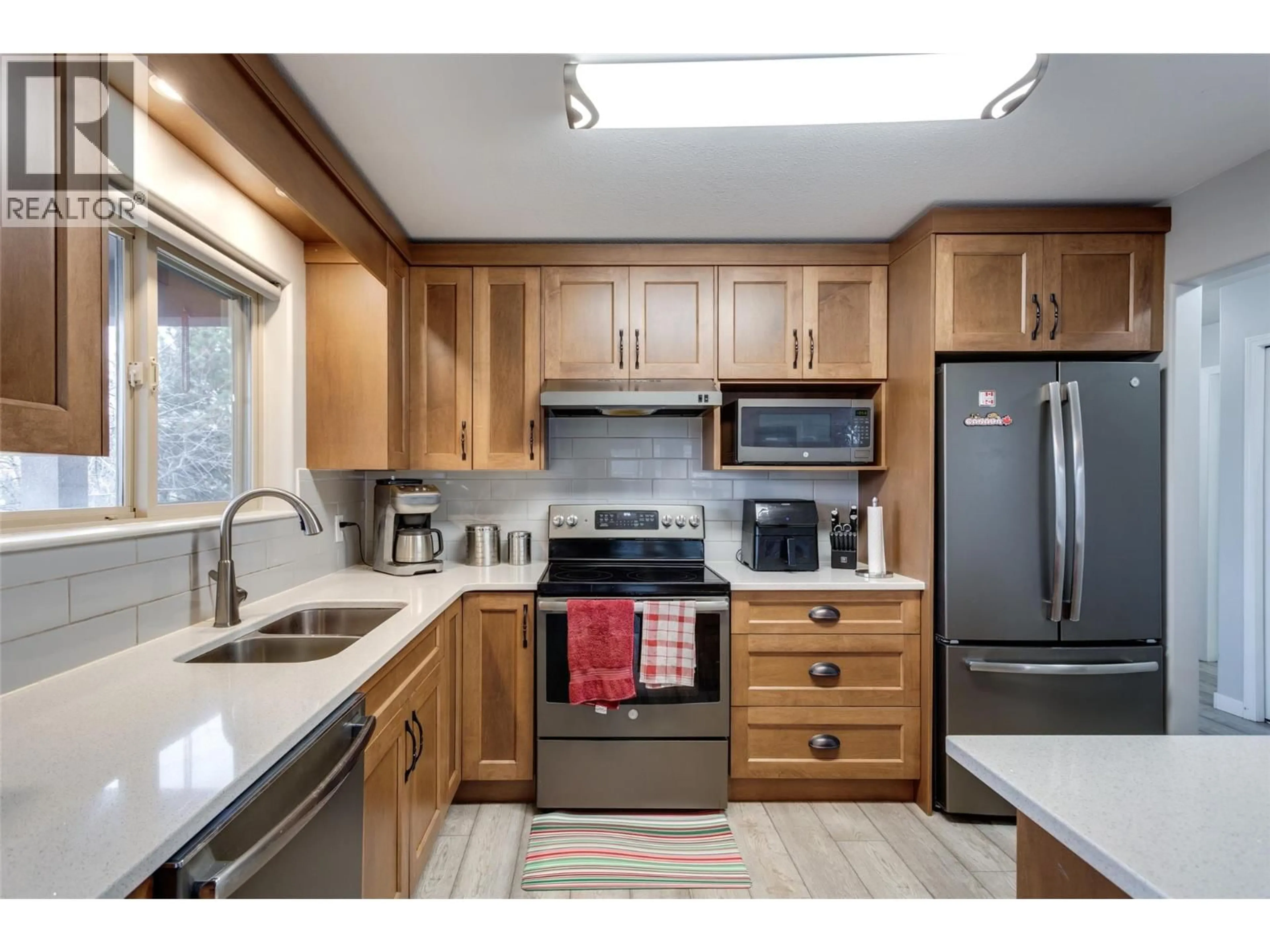 Standard kitchen, unknown for 302 - 2130 VASILE ROAD, Kelowna British Columbia V1Y6H5