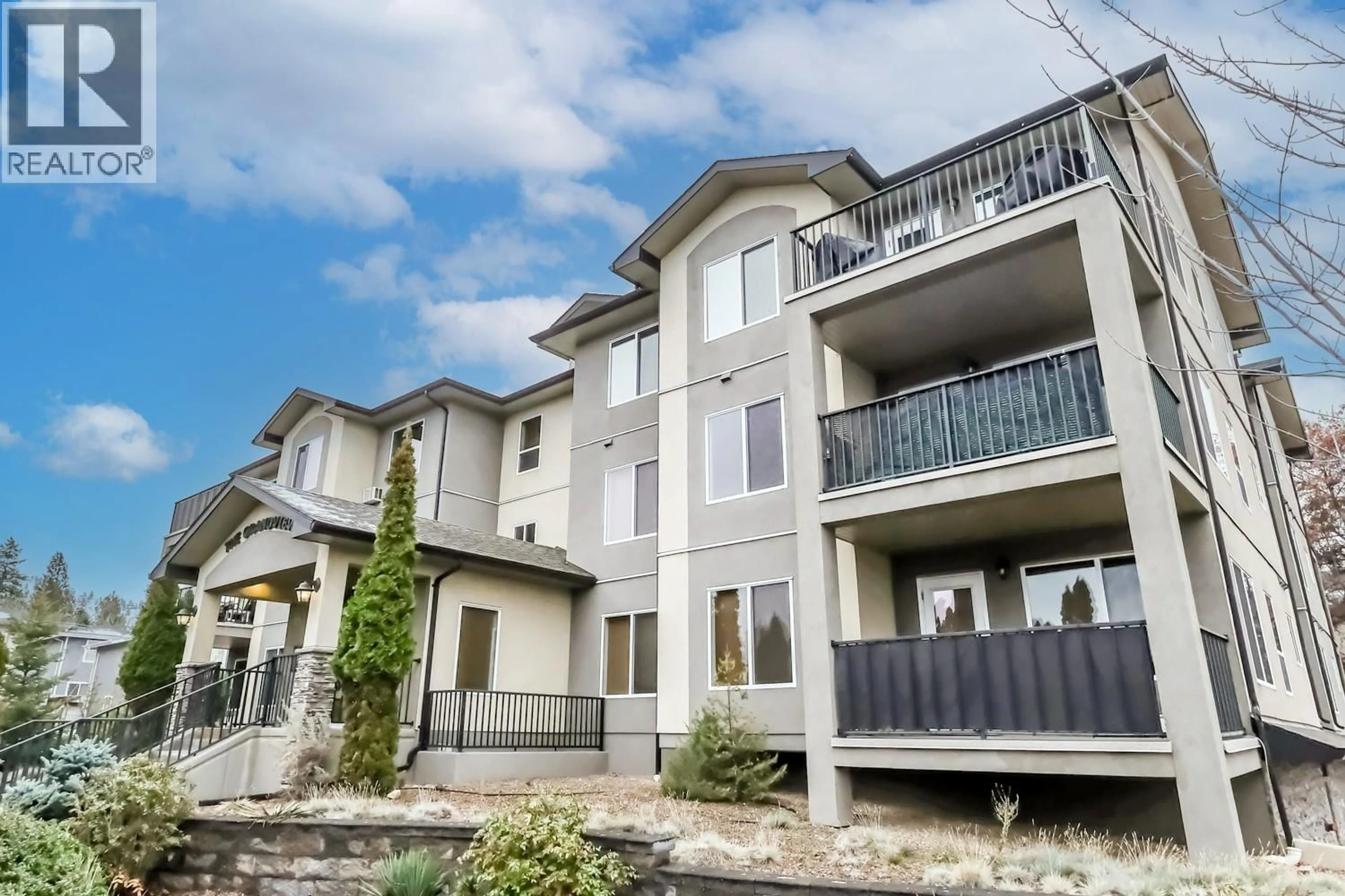 A pic from outside/outdoor area/front of a property/back of a property/a pic from drone, building for 101 - 764 GOVERNMENT STREET, Penticton British Columbia V2A4T3