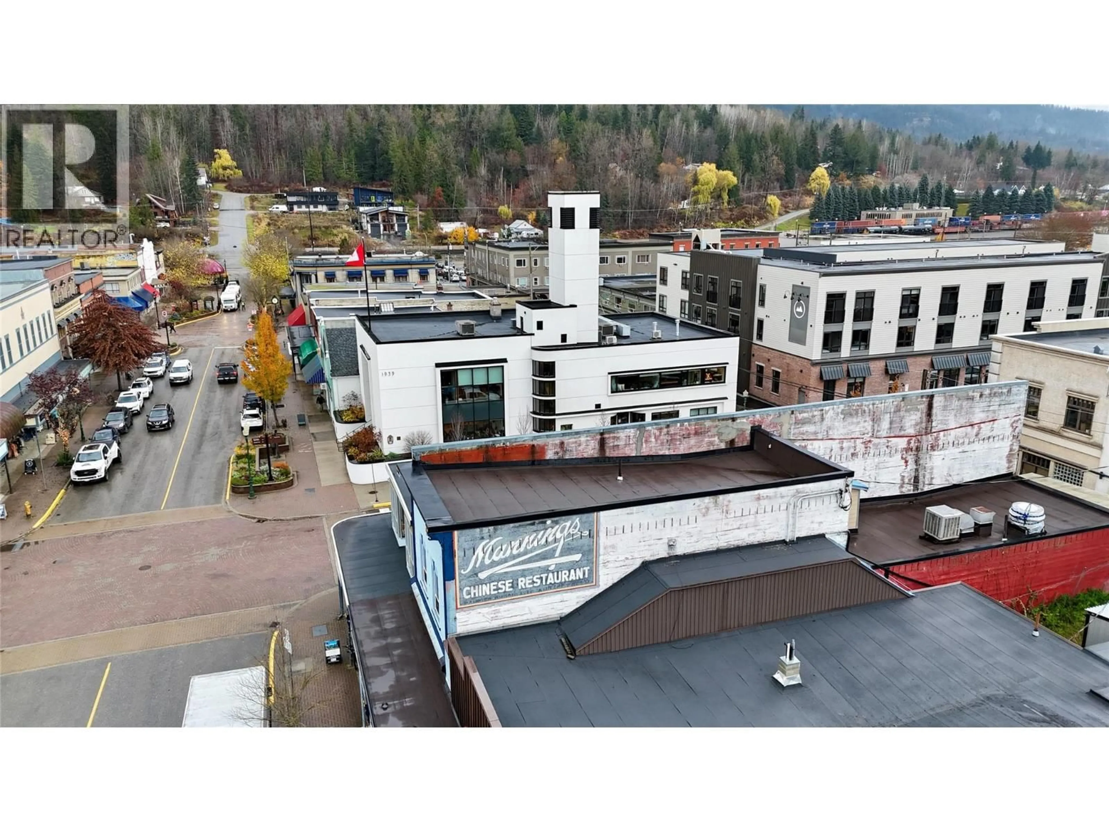 A pic from outside/outdoor area/front of a property/back of a property/a pic from drone, unknown for 302 MACKENZIE AVENUE, Revelstoke British Columbia V0E2S0