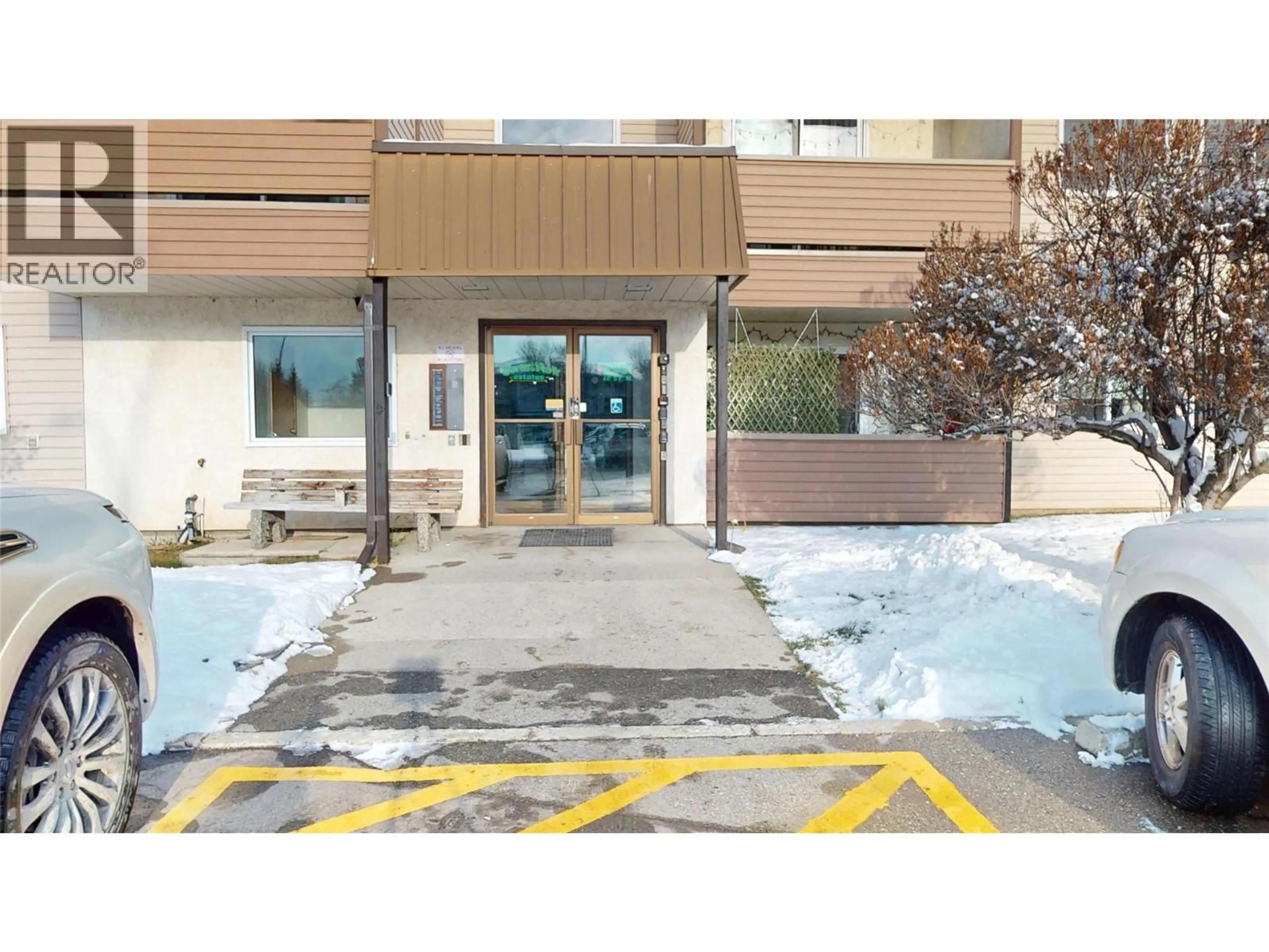 Indoor foyer for 2007 - 2501 12 STREET NORTH, Cranbrook British Columbia V1C5Y7