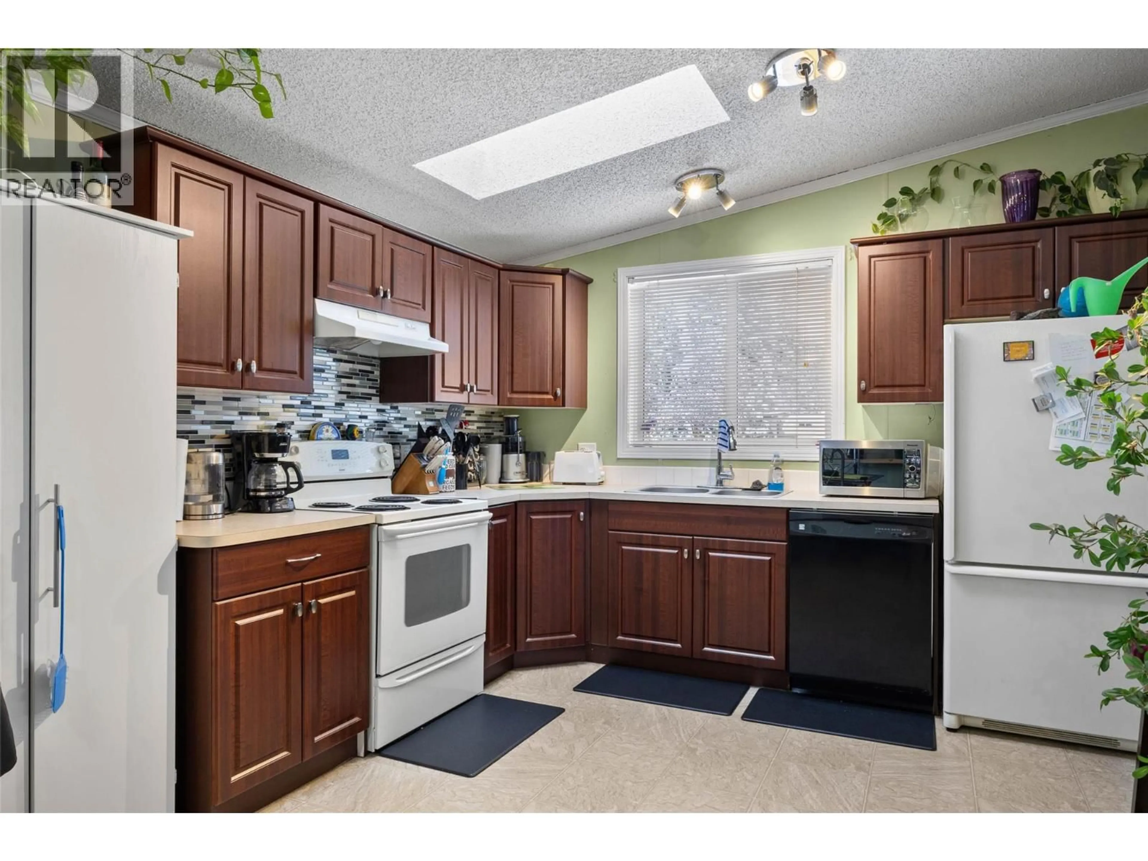 Standard kitchen, unknown for 633 BARRIERE LAKES ROAD, Barriere British Columbia V0E1E1
